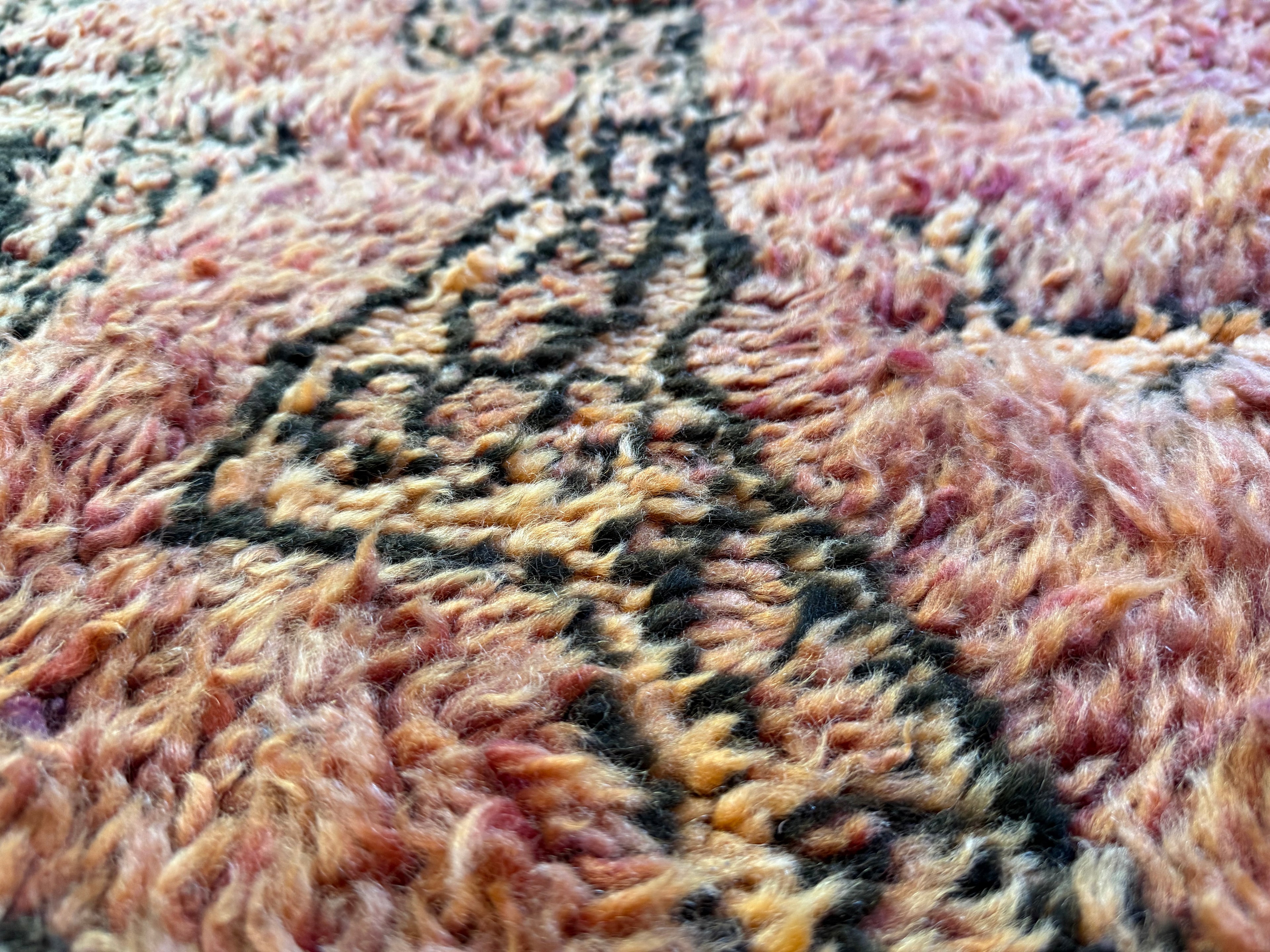 Vintage Moroccan Berber Rug in Salmon Pink Wool – 275 × 210 cm