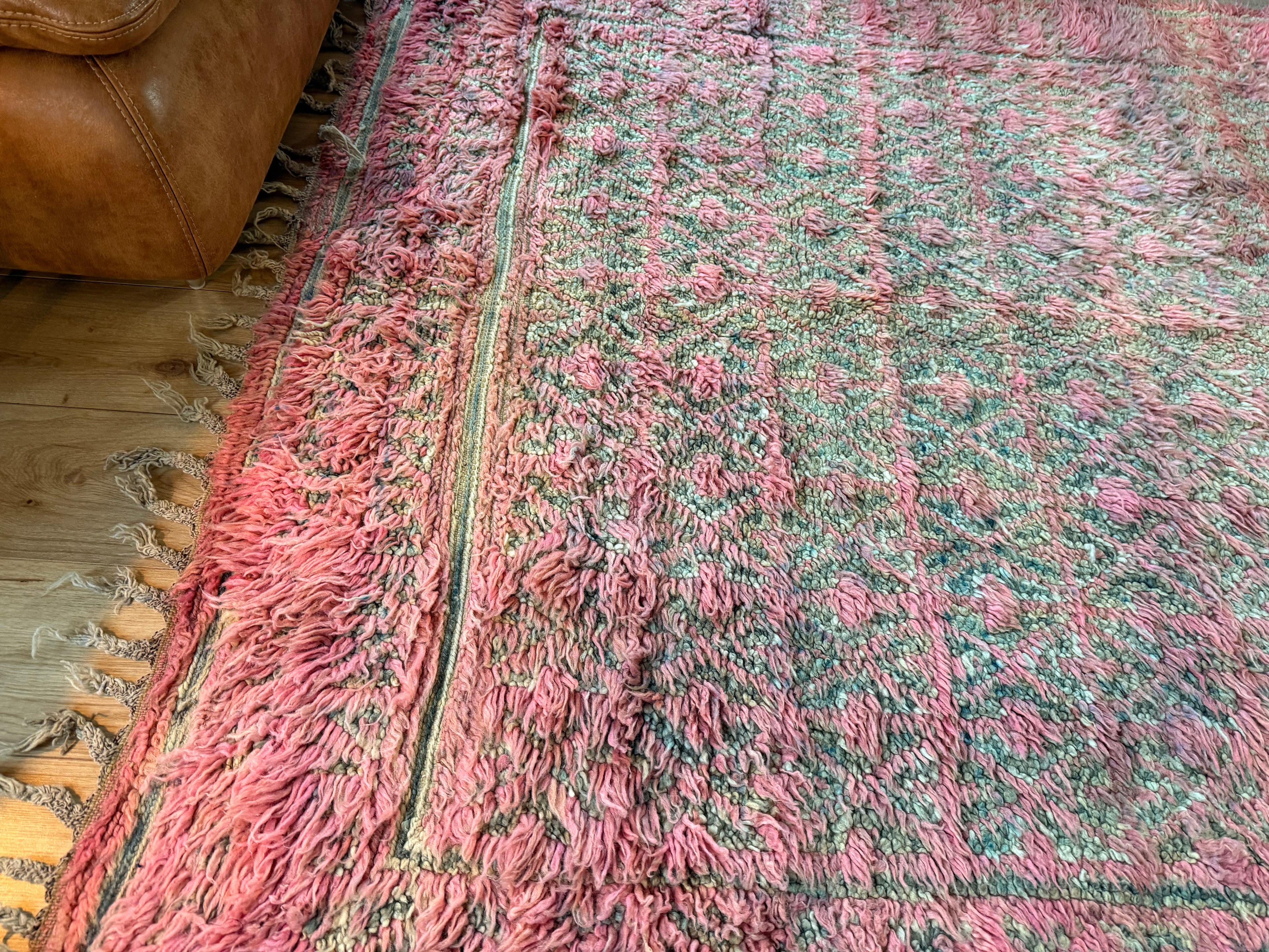 Vintage Marokkaans Berbertapijt – poederroze & salie 290 × 180 cm