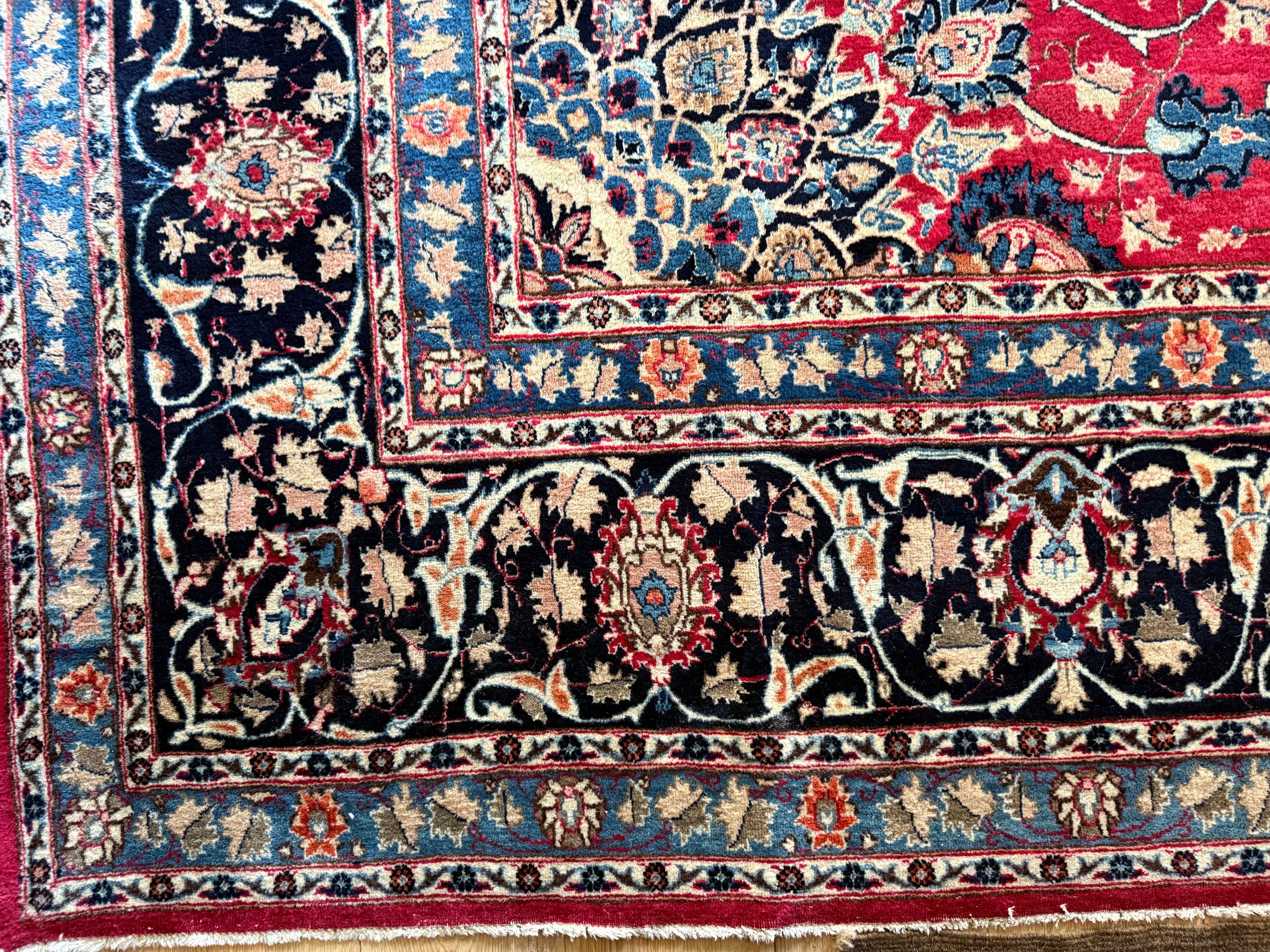 Groot handgeknoopt vintage vloerkleed met medaillon – 400×302 cm