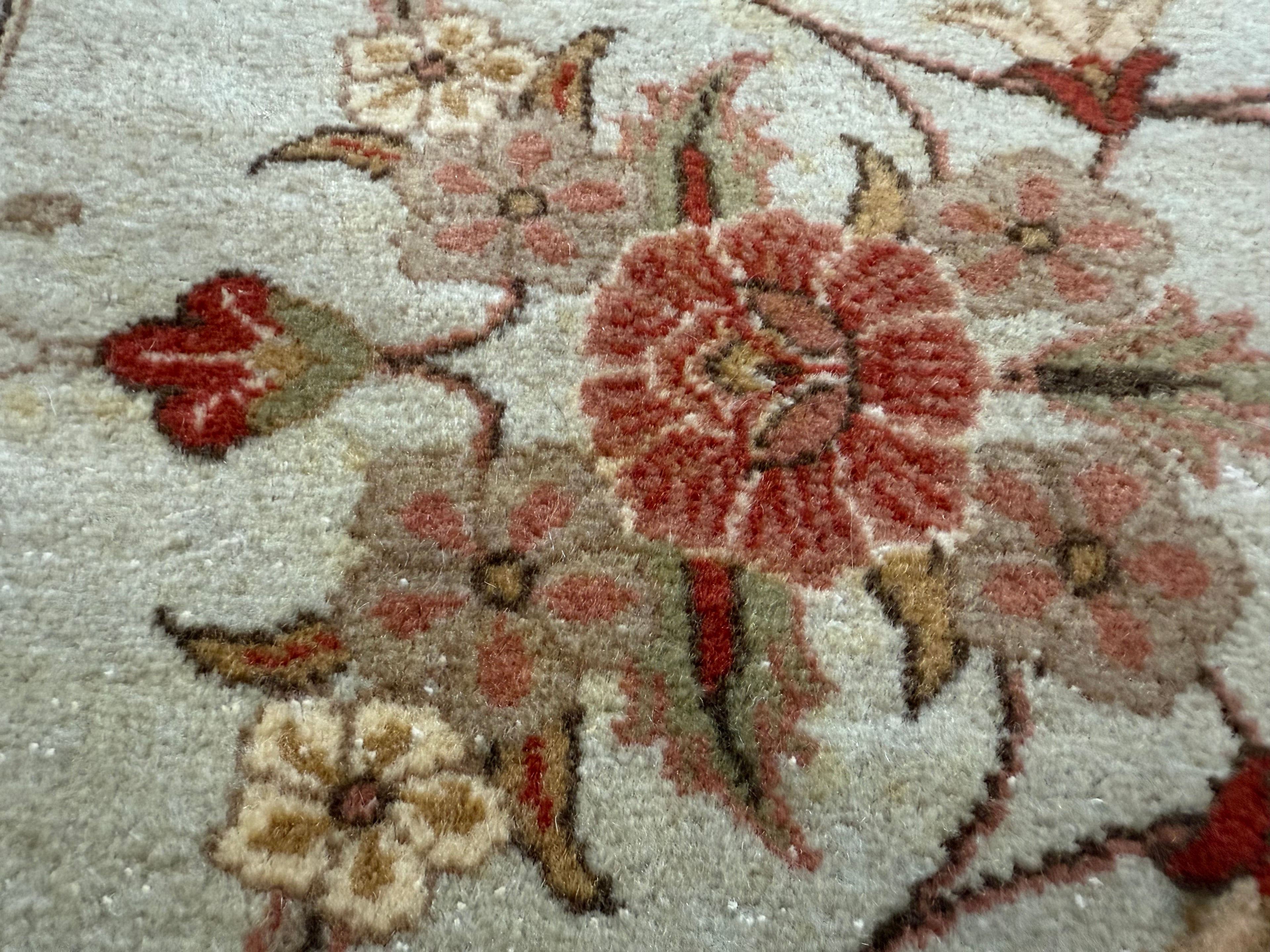 Authentiek handgeknoopt tapijt – licht pastel & florale elegantie – ca. 305 × 197 cm