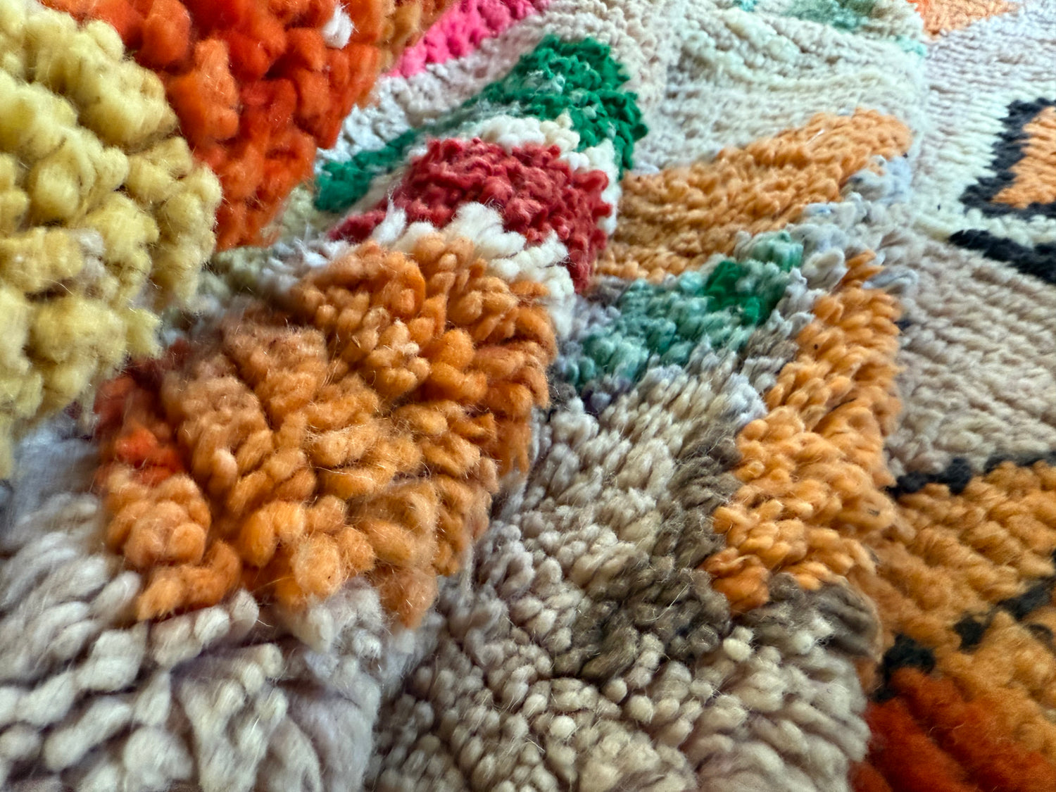 Tapete marroquino feito à mão – aprox. 300 × 200 cm – design geométrico colorido