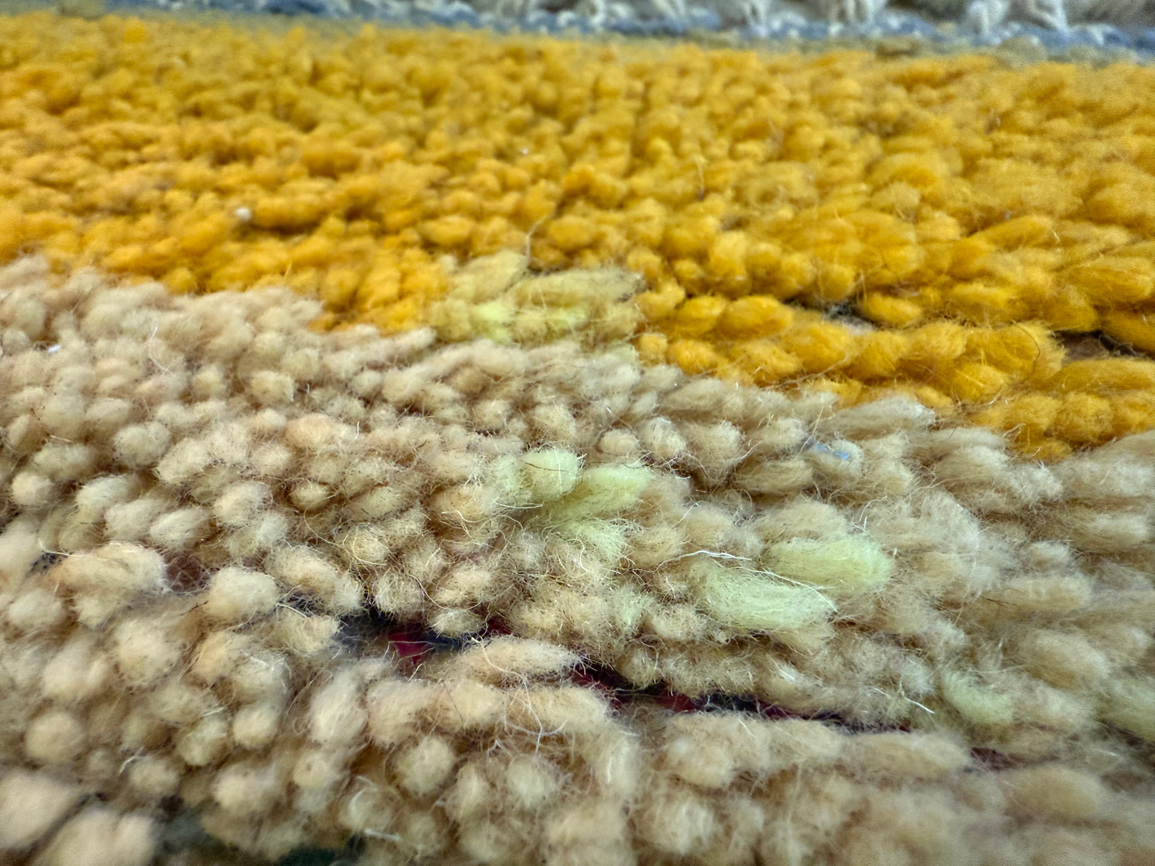 Expressief Marokkaans Berber tapijt met symbolisch design – ca. 287 × 168 cm