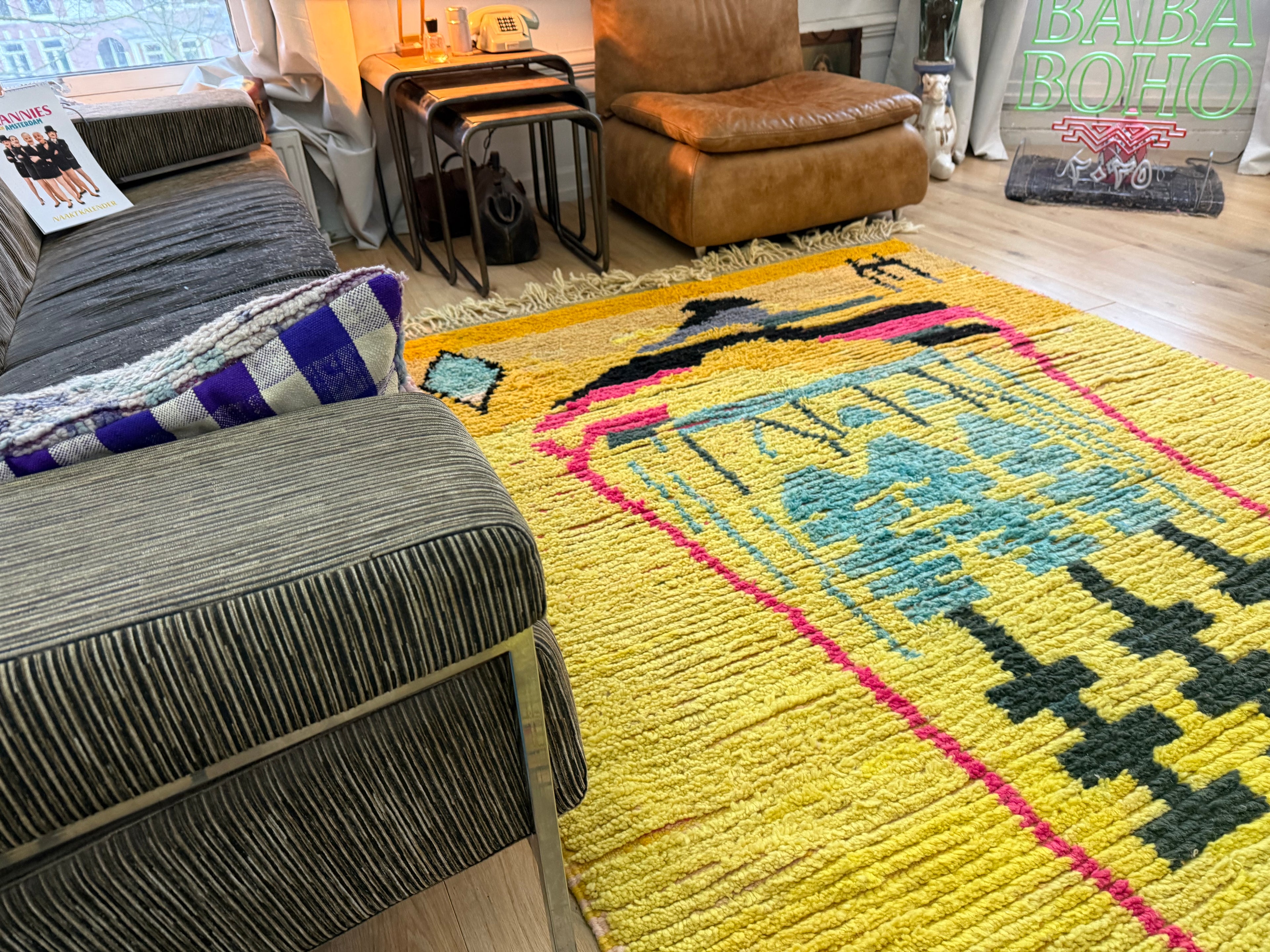 Expressief Marokkaans Berber tapijt met symbolisch design – ca. 287 × 168 cm