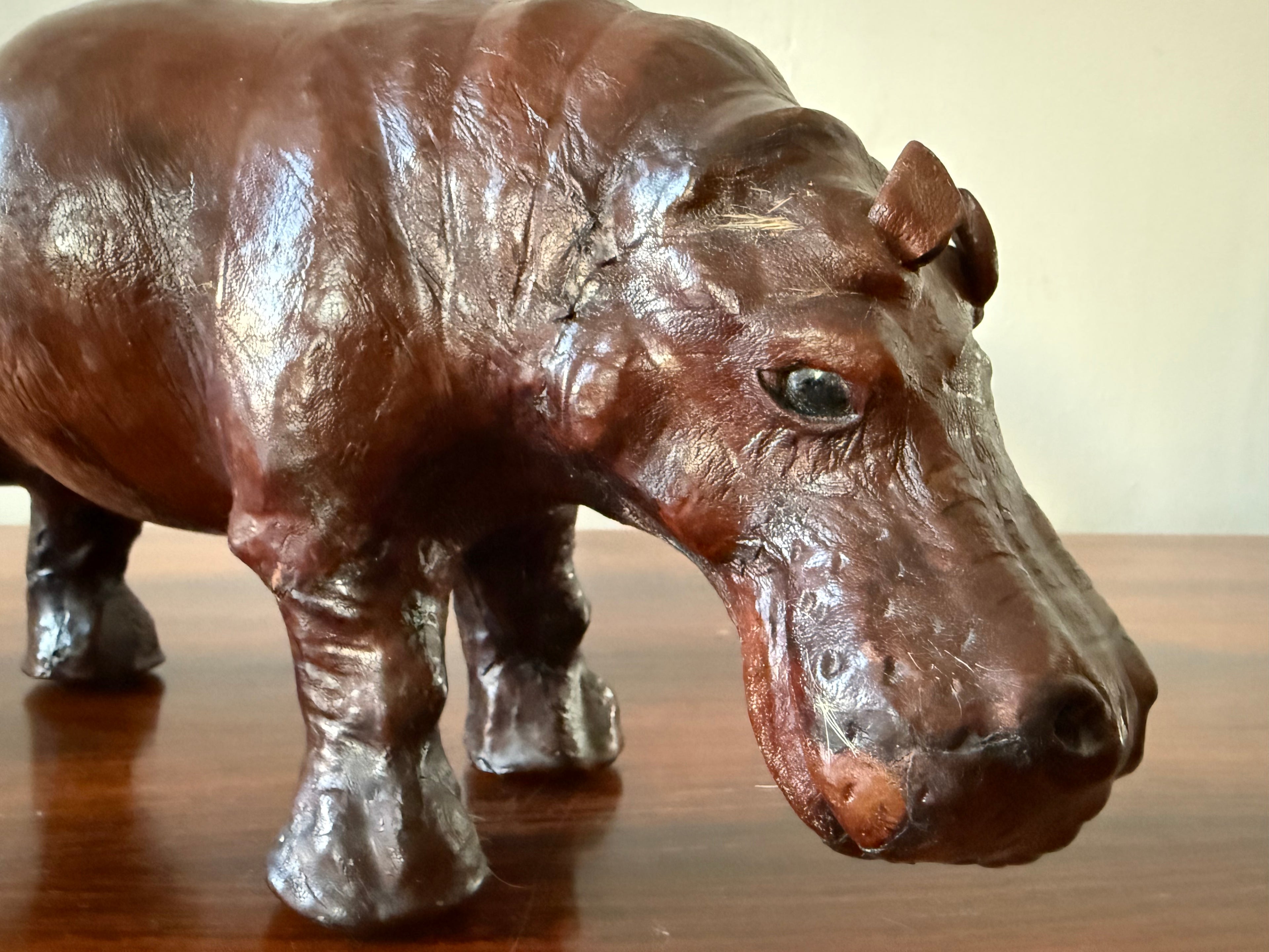 Vintage Leather Hippopotamus – Understated Elegance with Character