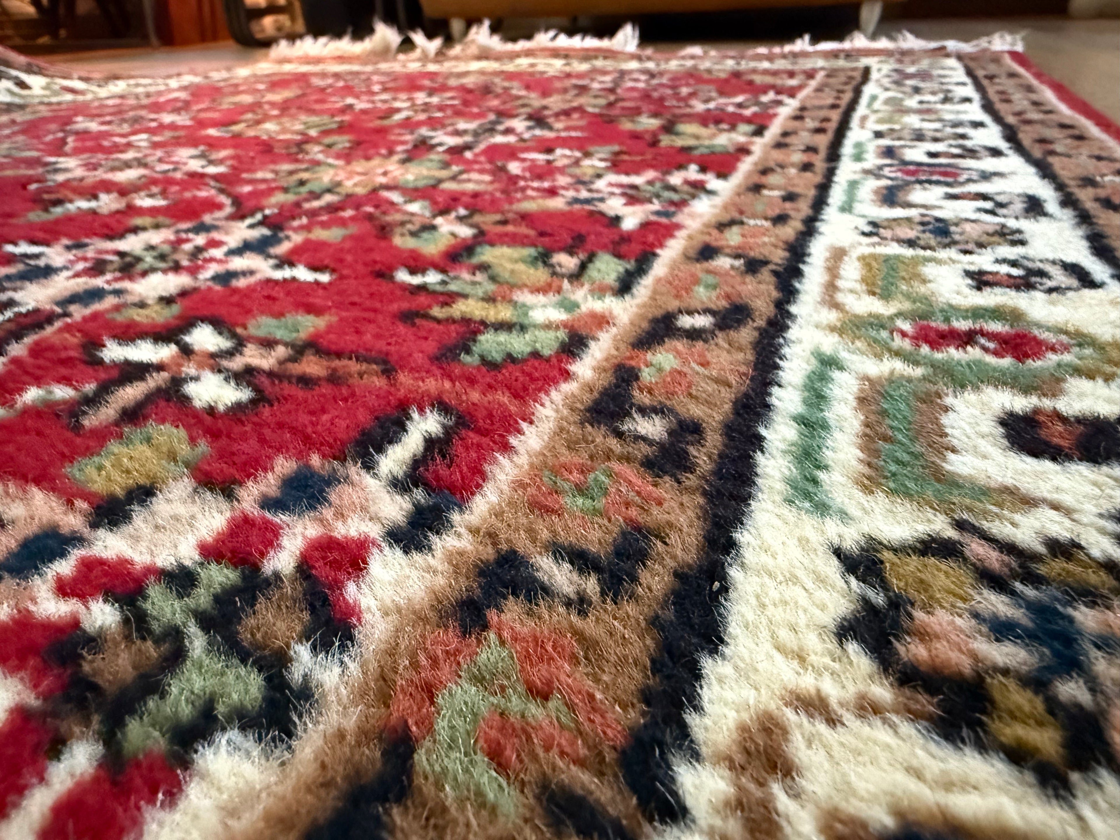 Warm rood vintage oosters tapijt met florale details – ca. 174 × 92 cm