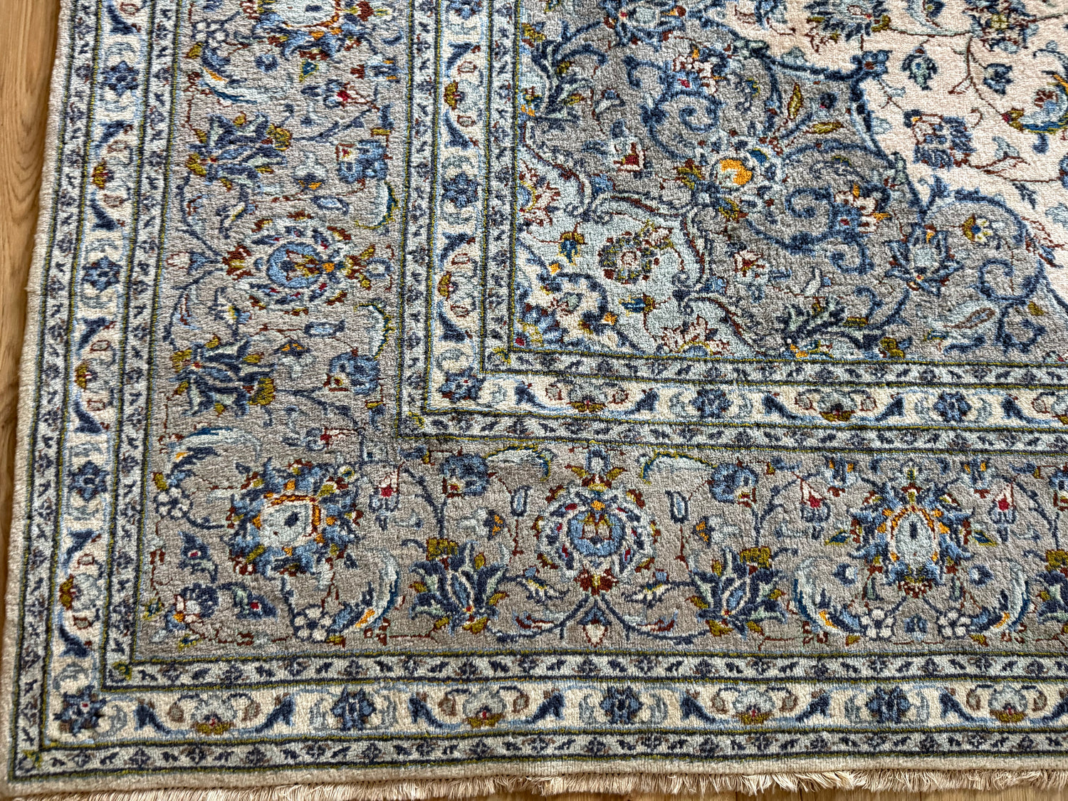 Alfombra vintage anudada a mano – Clara y elegante – aprox. 365 × 245 cm