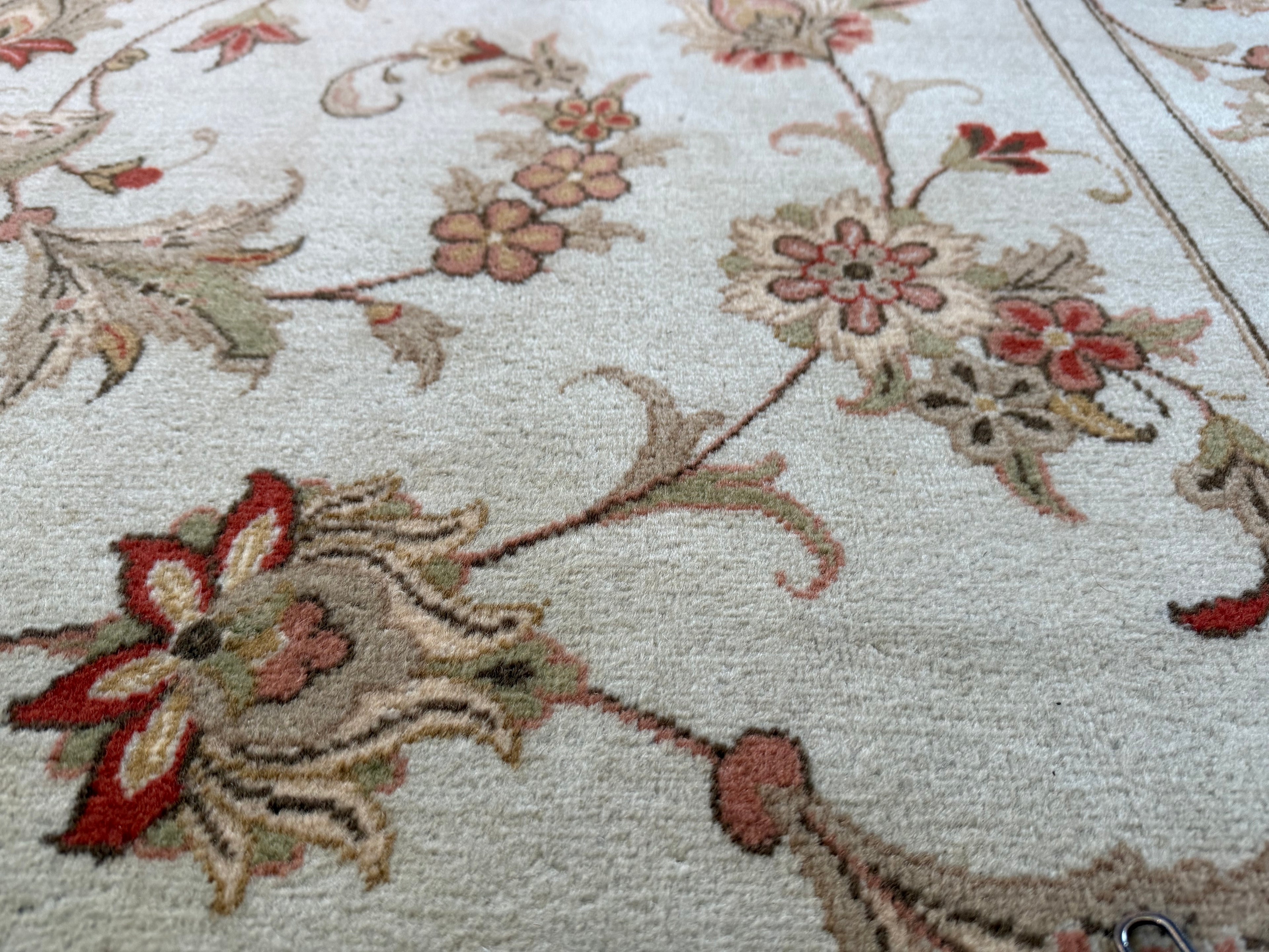 Authentiek handgeknoopt tapijt – licht pastel & florale elegantie – ca. 305 × 197 cm