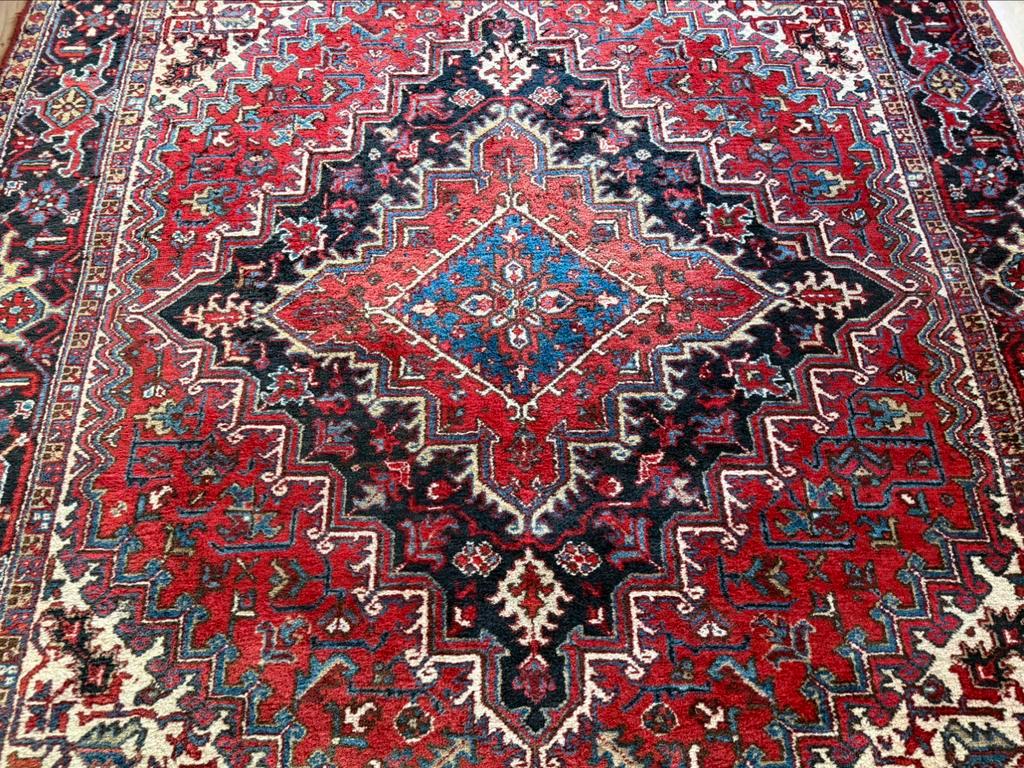 Handgeknoopt vintage oosters vloerkleed Heriz stijl– 250 x 355