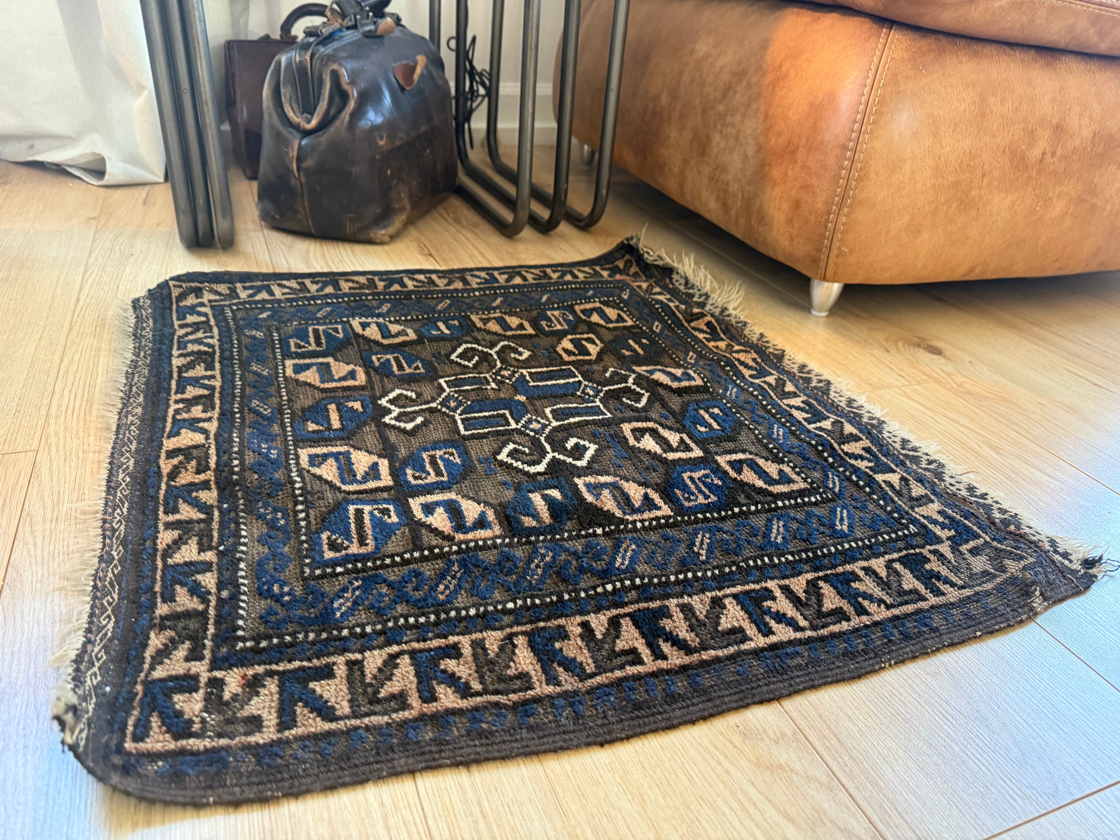 Klein Kaukasisch tapijt – ca. 68 × 63 cm. Zuidelijke Kaukasus, ca. 1900–1930