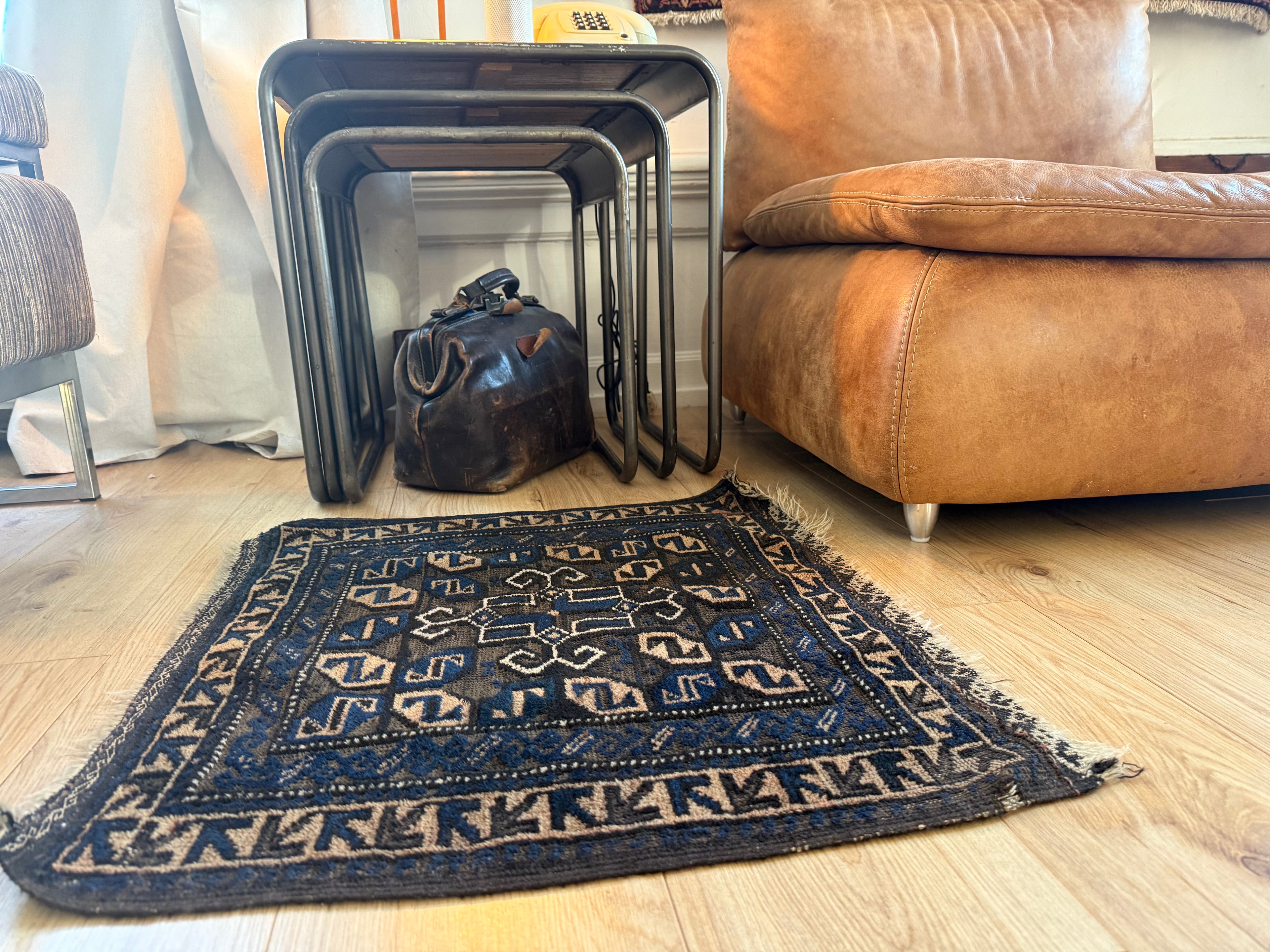 Klein Kaukasisch tapijt – ca. 68 × 63 cm. Zuidelijke Kaukasus, ca. 1900–1930