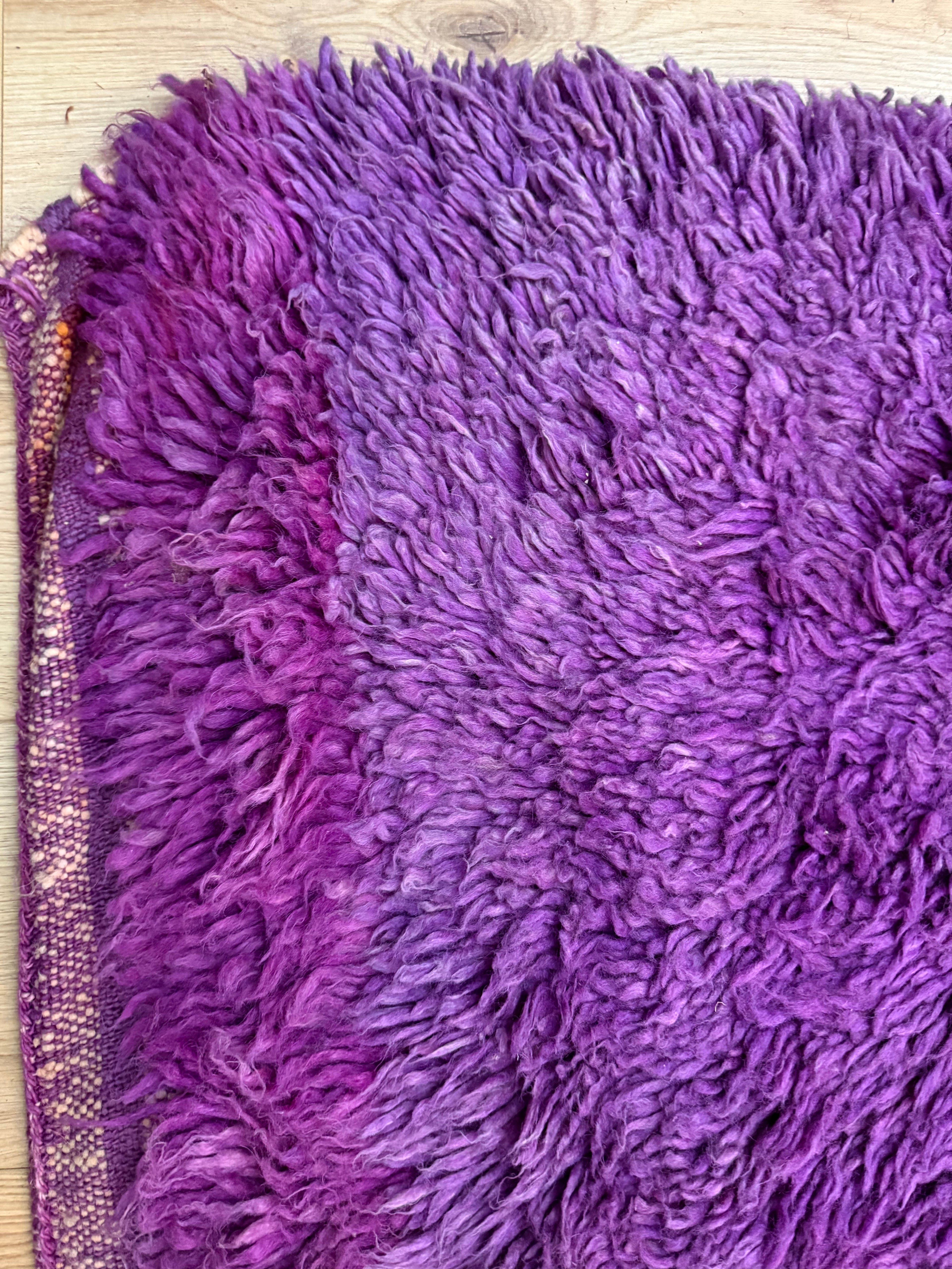 Groot paars vintage hoogpolig Berber tapijt – 320 × 197 cm