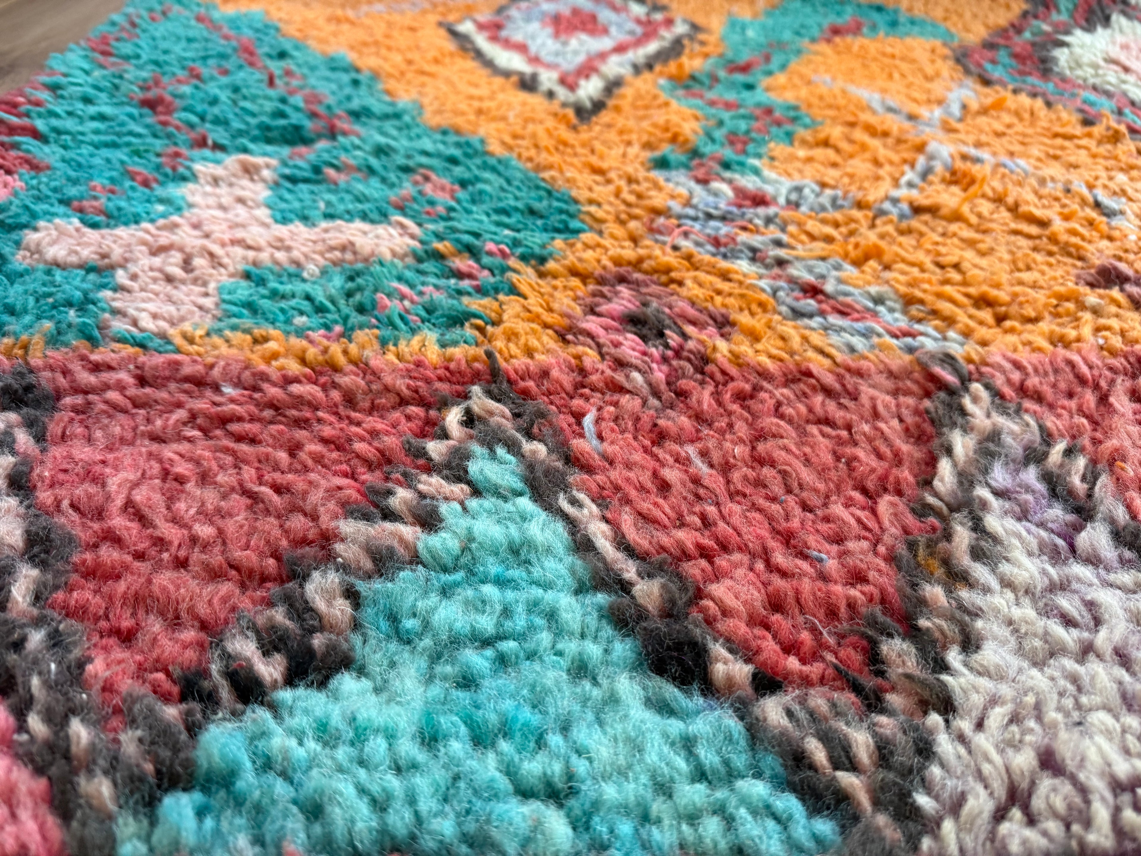 Kleurrijk handgeknoopt Marokkaans tapijt – 282 × 172 cm – boho vintage