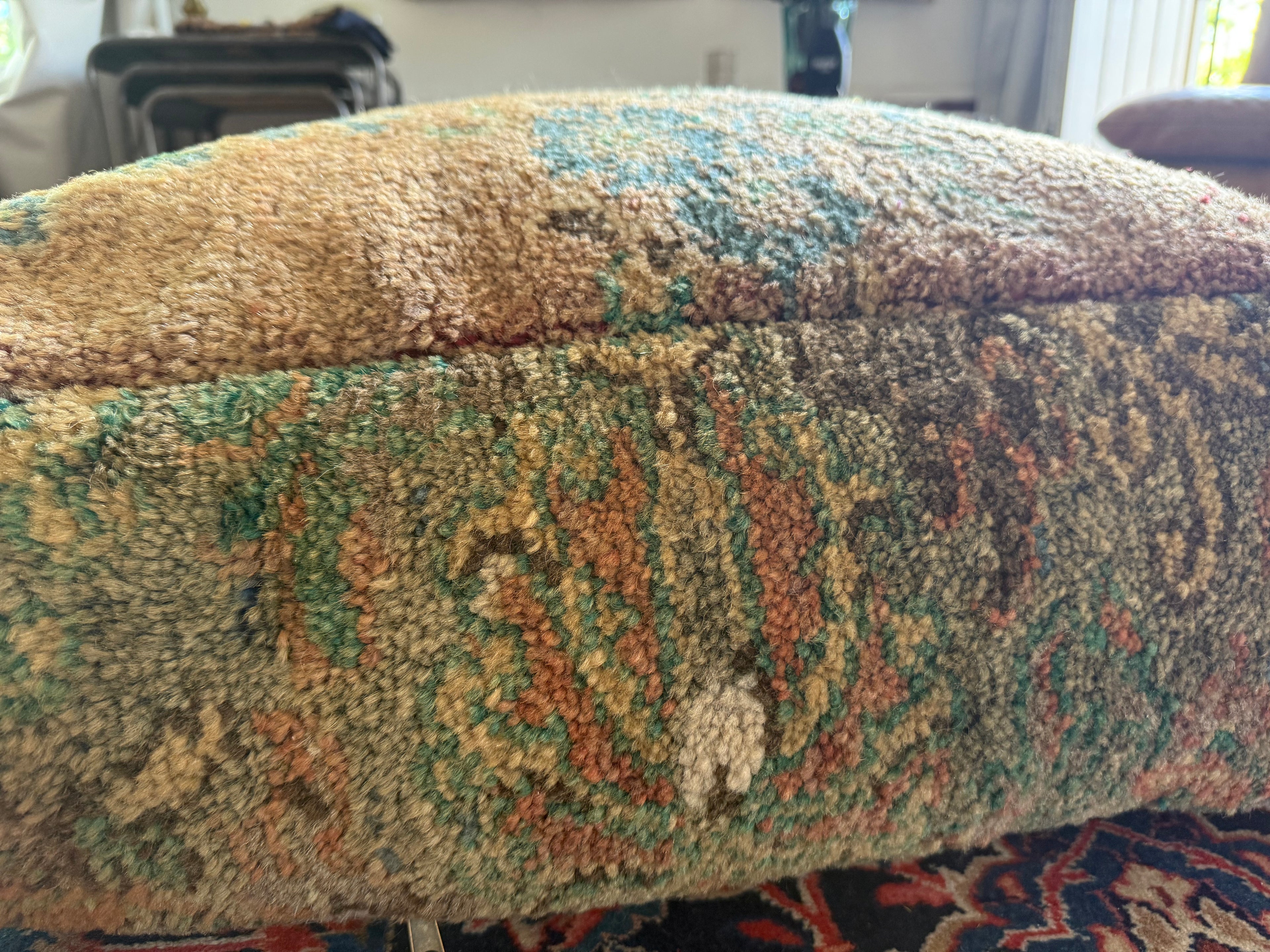 Poef van gebruikt vintage Marokkaans tapijt – handgemaakt – ca. 60 × 60 × 25 cm