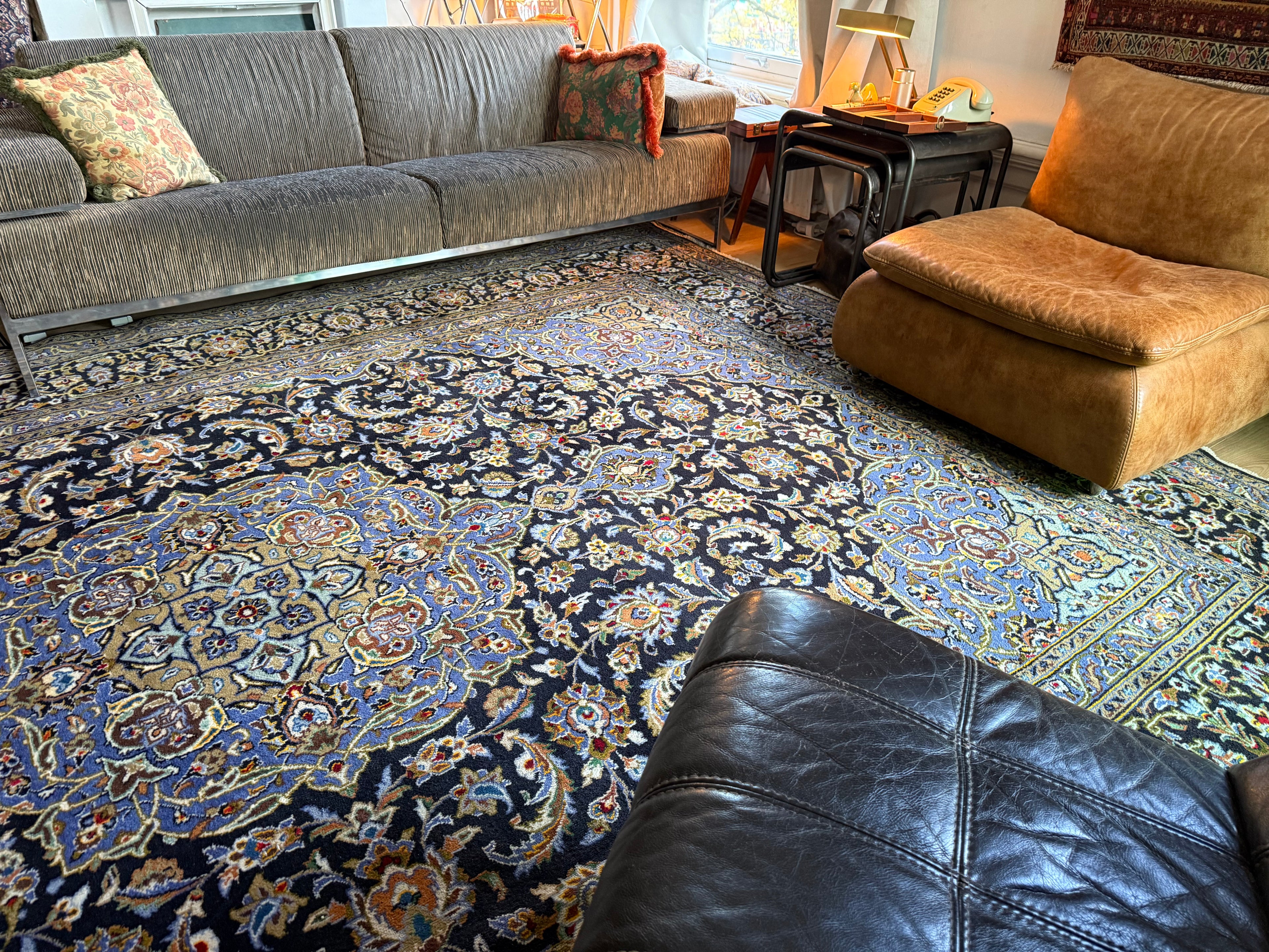 XL vintage medaillon tapijt in nachtblauw & lichtblauw – ca. 408×295 cm