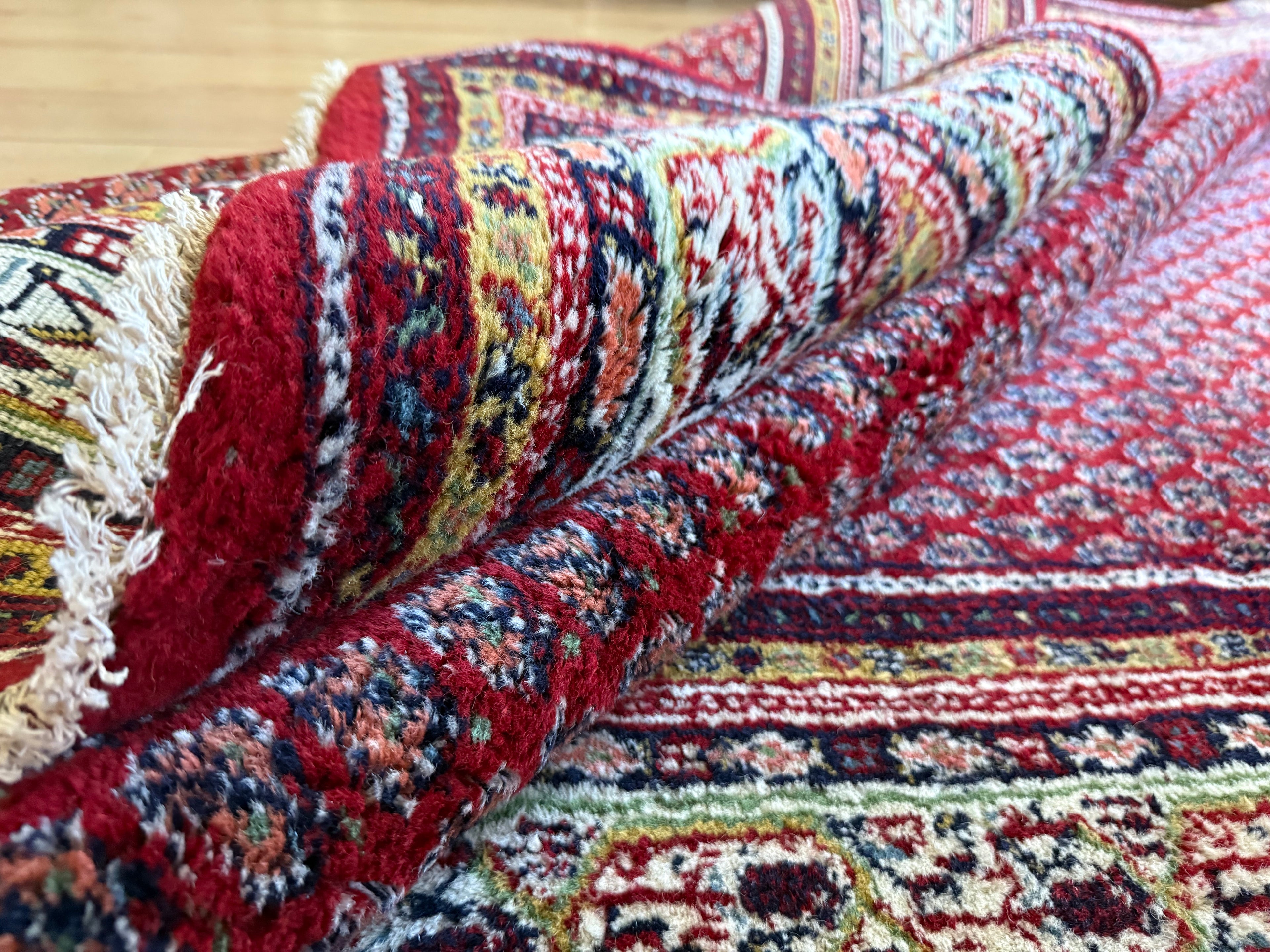 Dieprood handgeknoopt tapijt met boteh-motief – ca. 296 × 197 cm