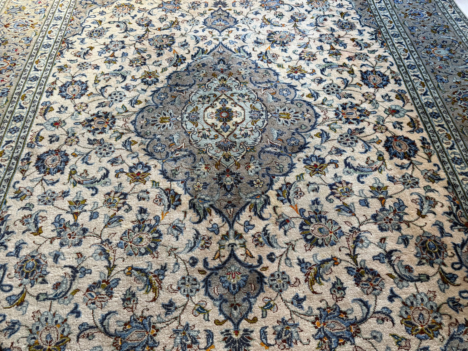 Alfombra vintage anudada a mano – Clara y elegante – aprox. 365 × 245 cm
