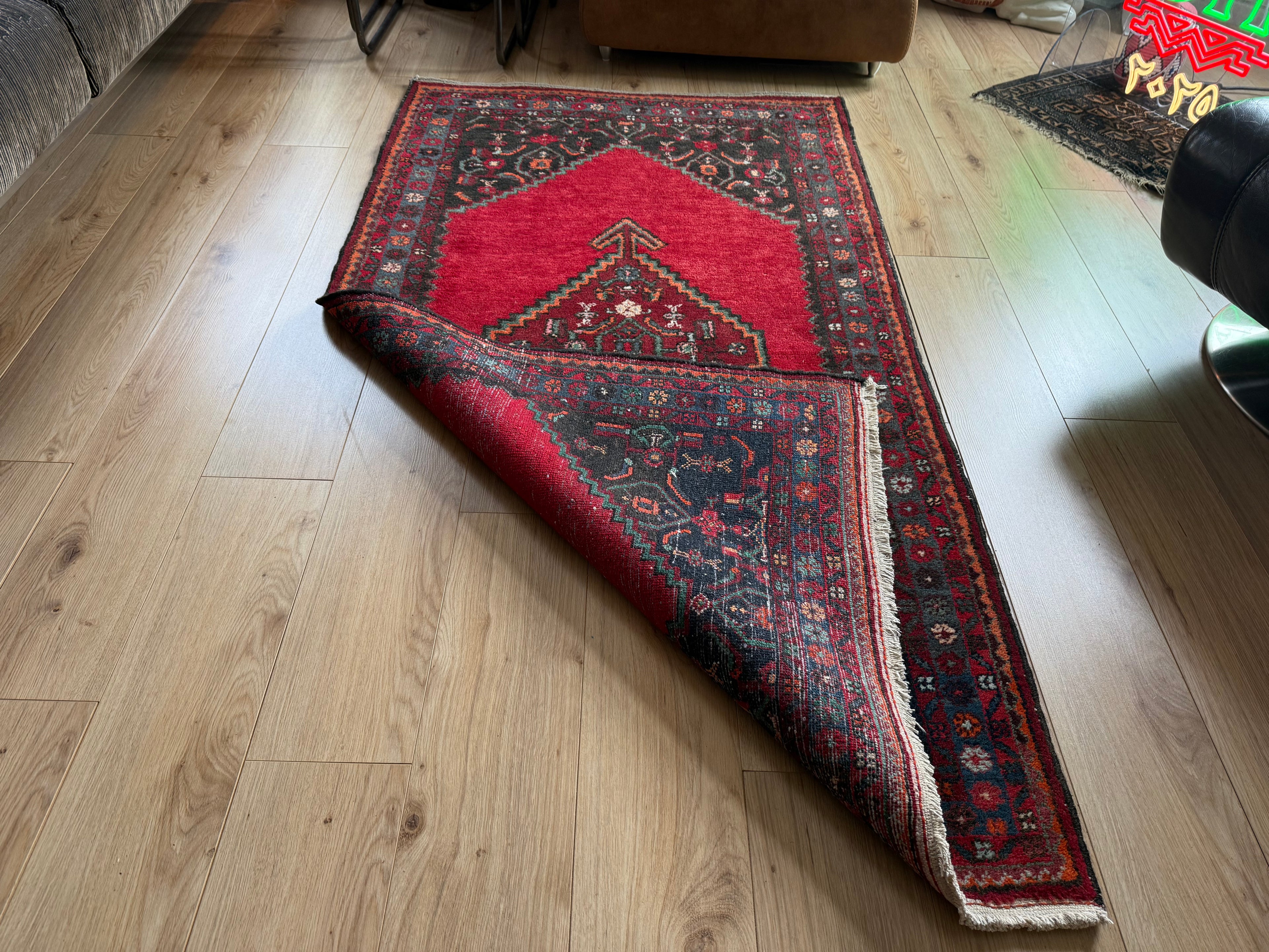 Vintage handgeknoopt wollen tapijt – 197 × 108 cm