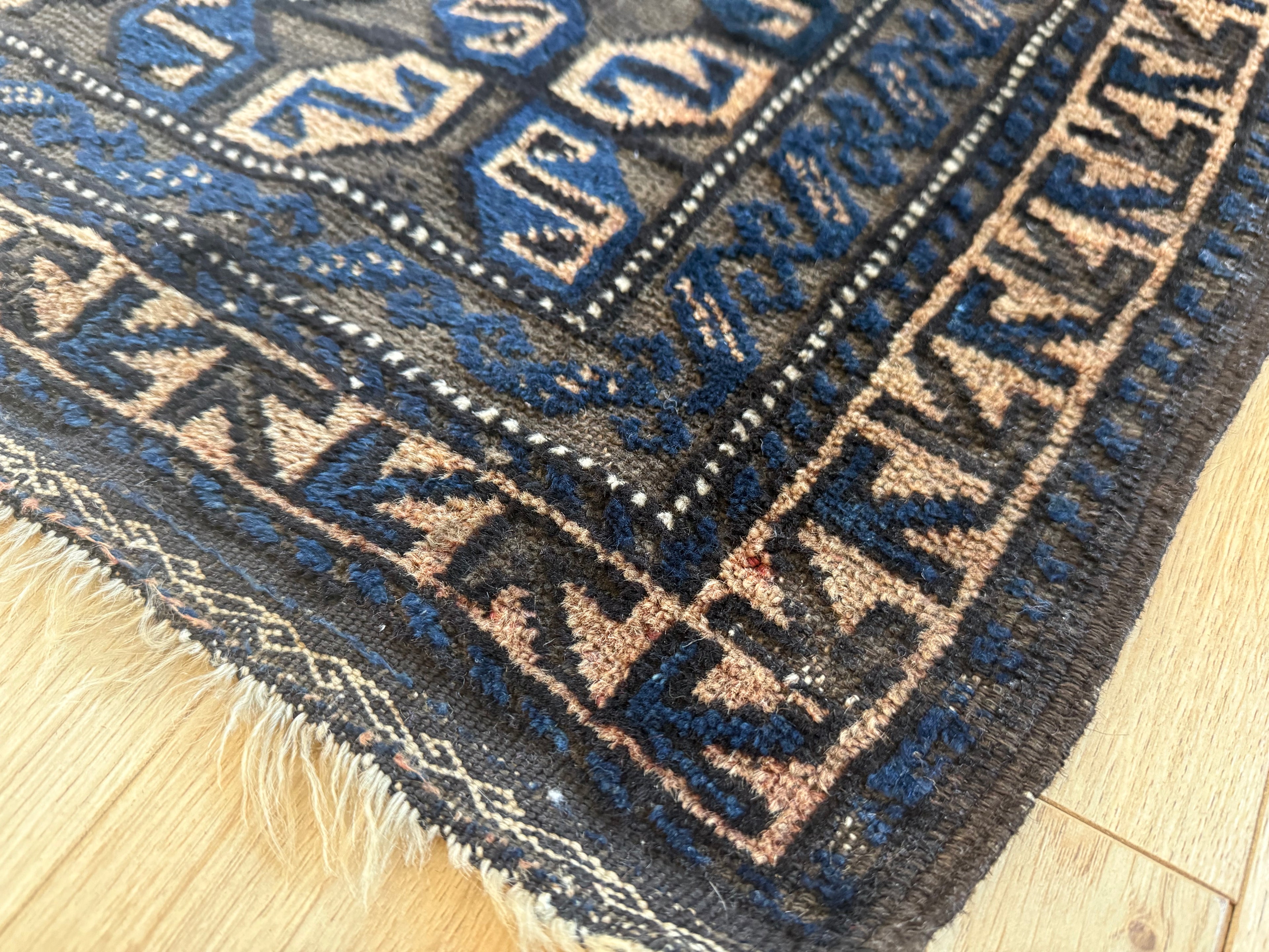 Klein Kaukasisch tapijt – ca. 68 × 63 cm. Zuidelijke Kaukasus, ca. 1900–1930