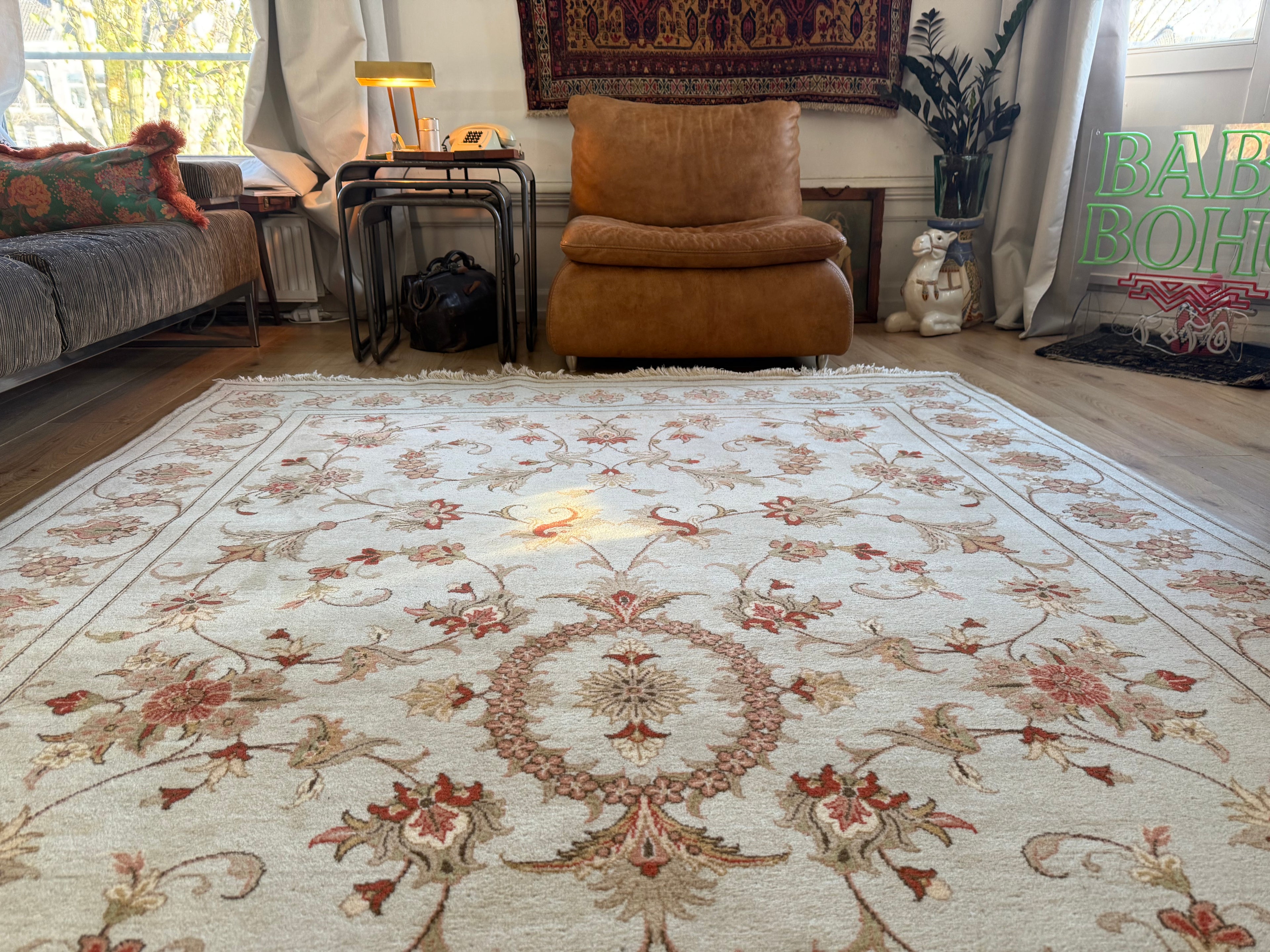 Authentiek handgeknoopt tapijt – licht pastel & florale elegantie – ca. 305 × 197 cm