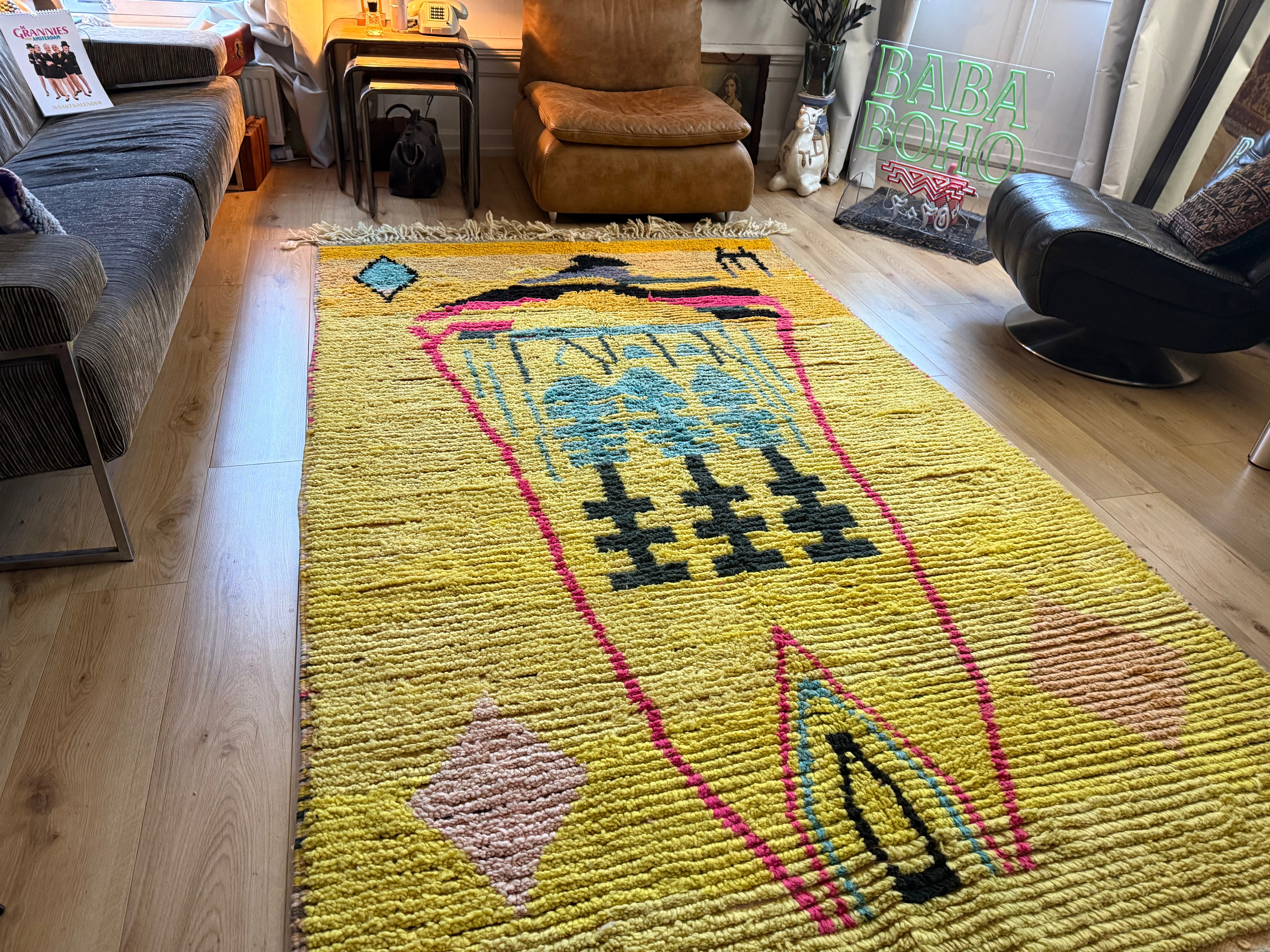 Expressief Marokkaans Berber tapijt met symbolisch design – ca. 287 × 168 cm