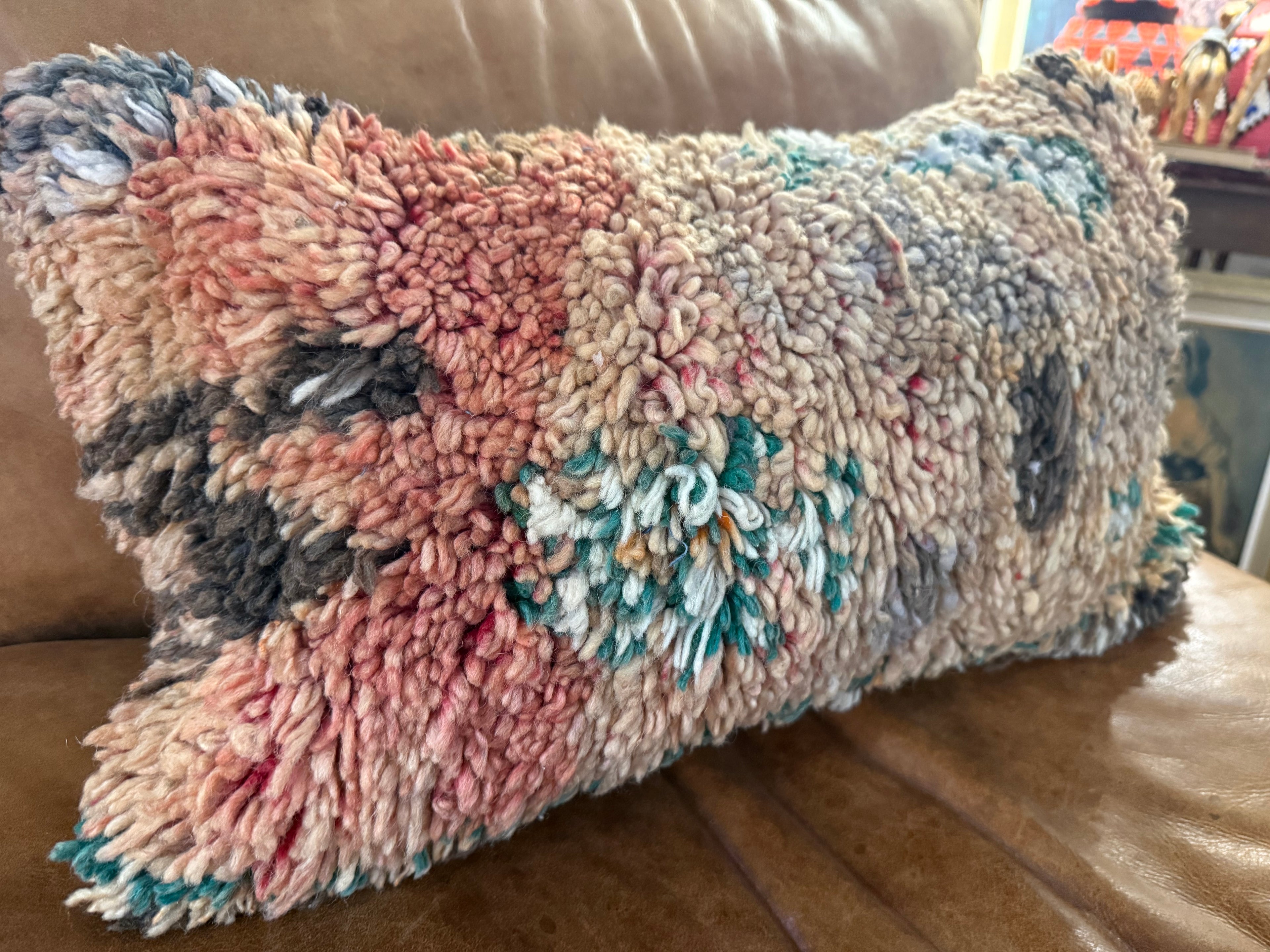 Handgemaakt kussen van een Vintage Marokkaans tapijt– ca 50 × 40 cm
