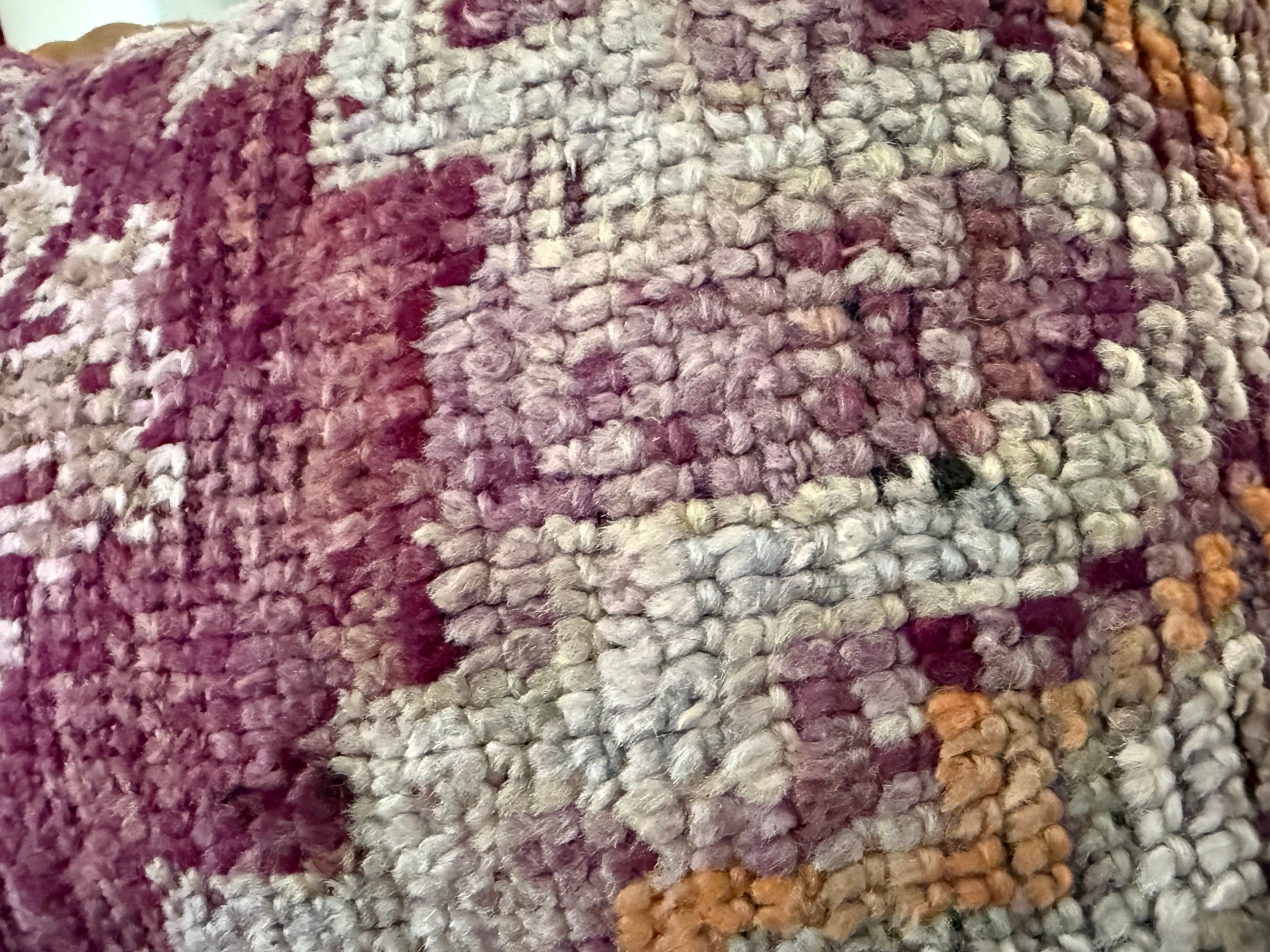 Handgemaakt kussen van een vintage Marokkaans tapijt – ca. 60 × 40 cm