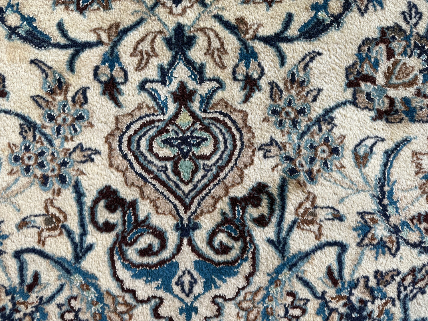 Tapete vintage oriental Nain feito à mão – aprox. 245 × 345 cm