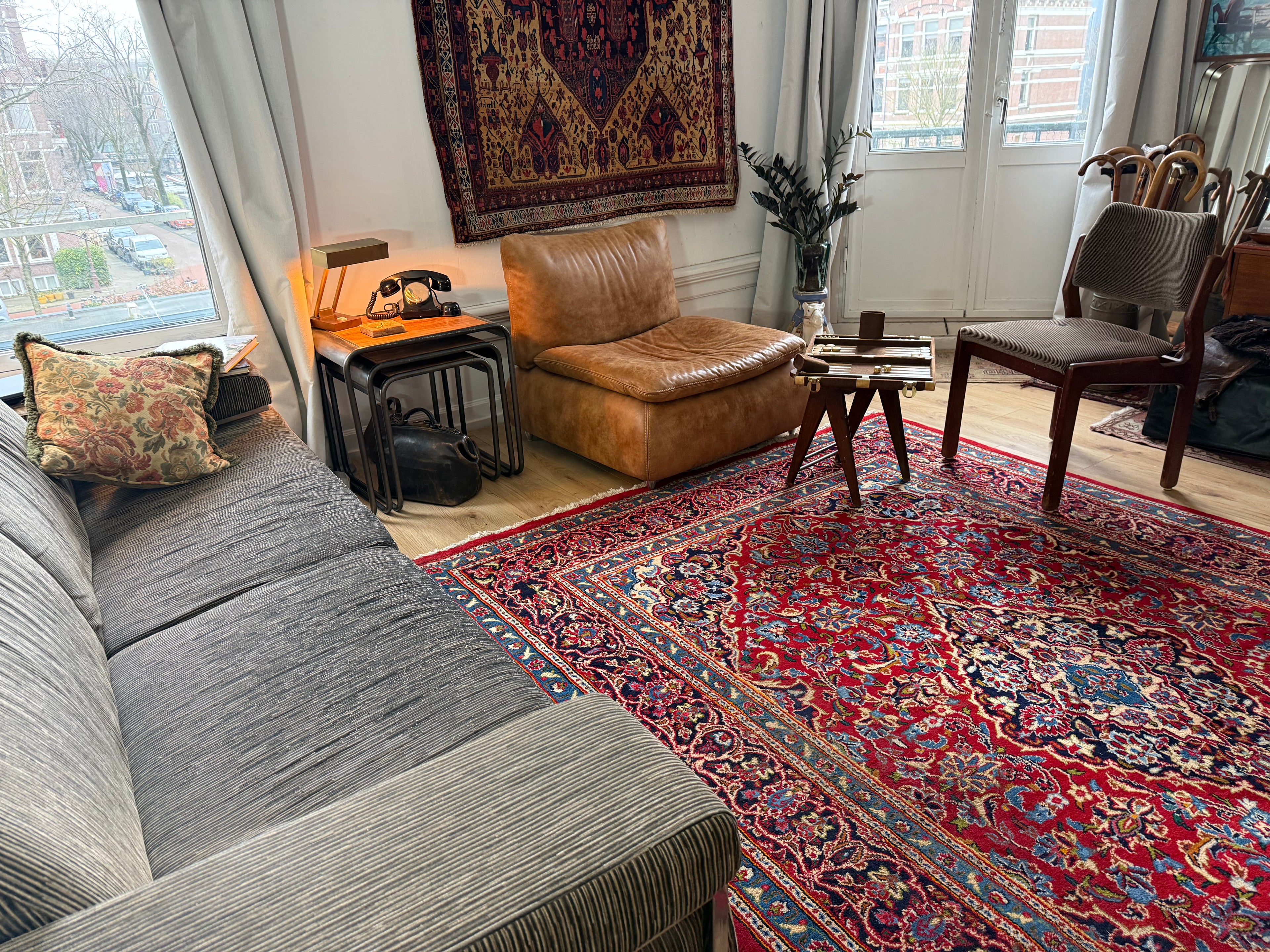 Hand-knotted classic medallion carpet – 295 × 200 cm