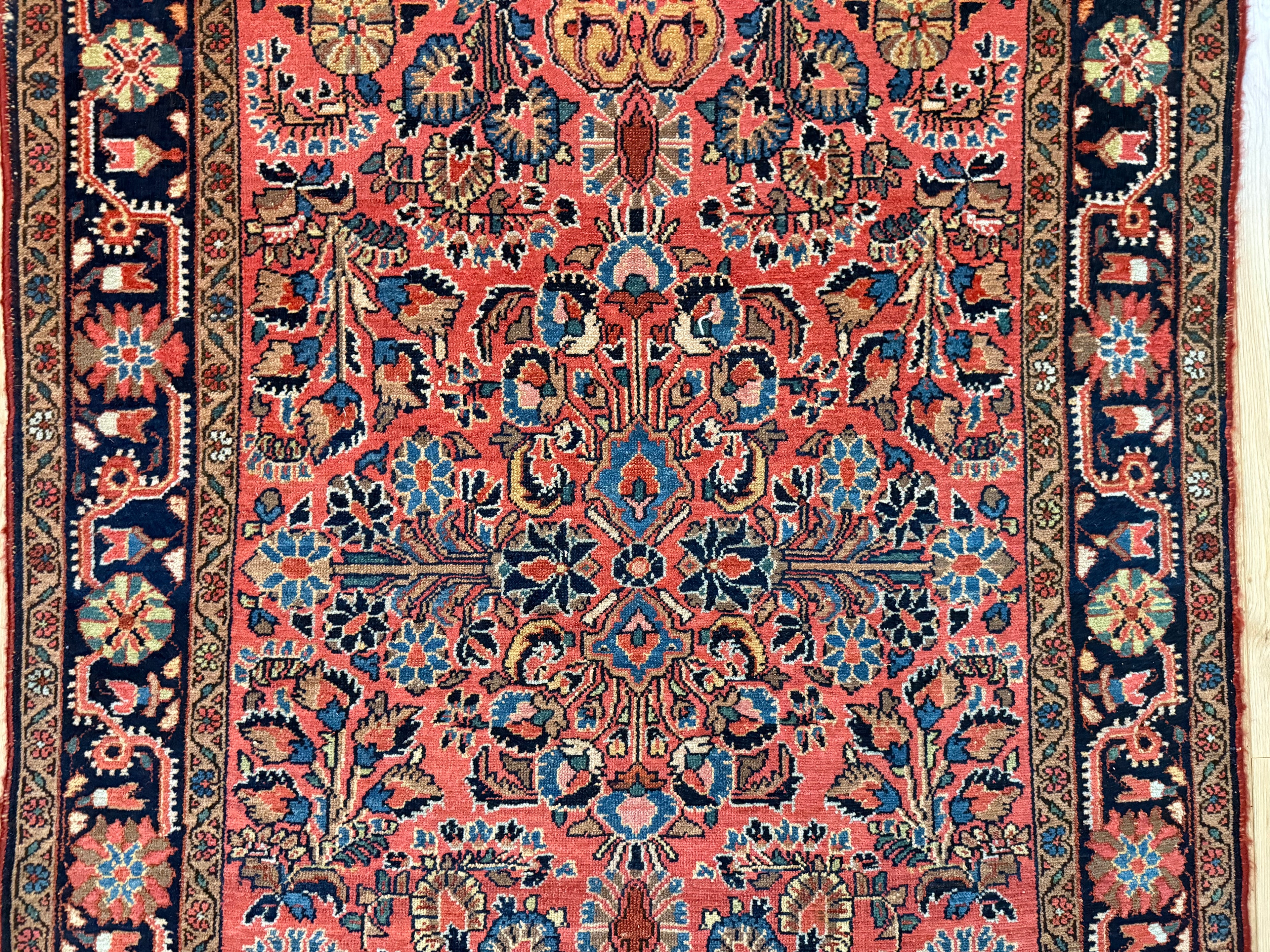 Warm rood Sarouk tapijt – 203 × 125 cm – florale elegantie