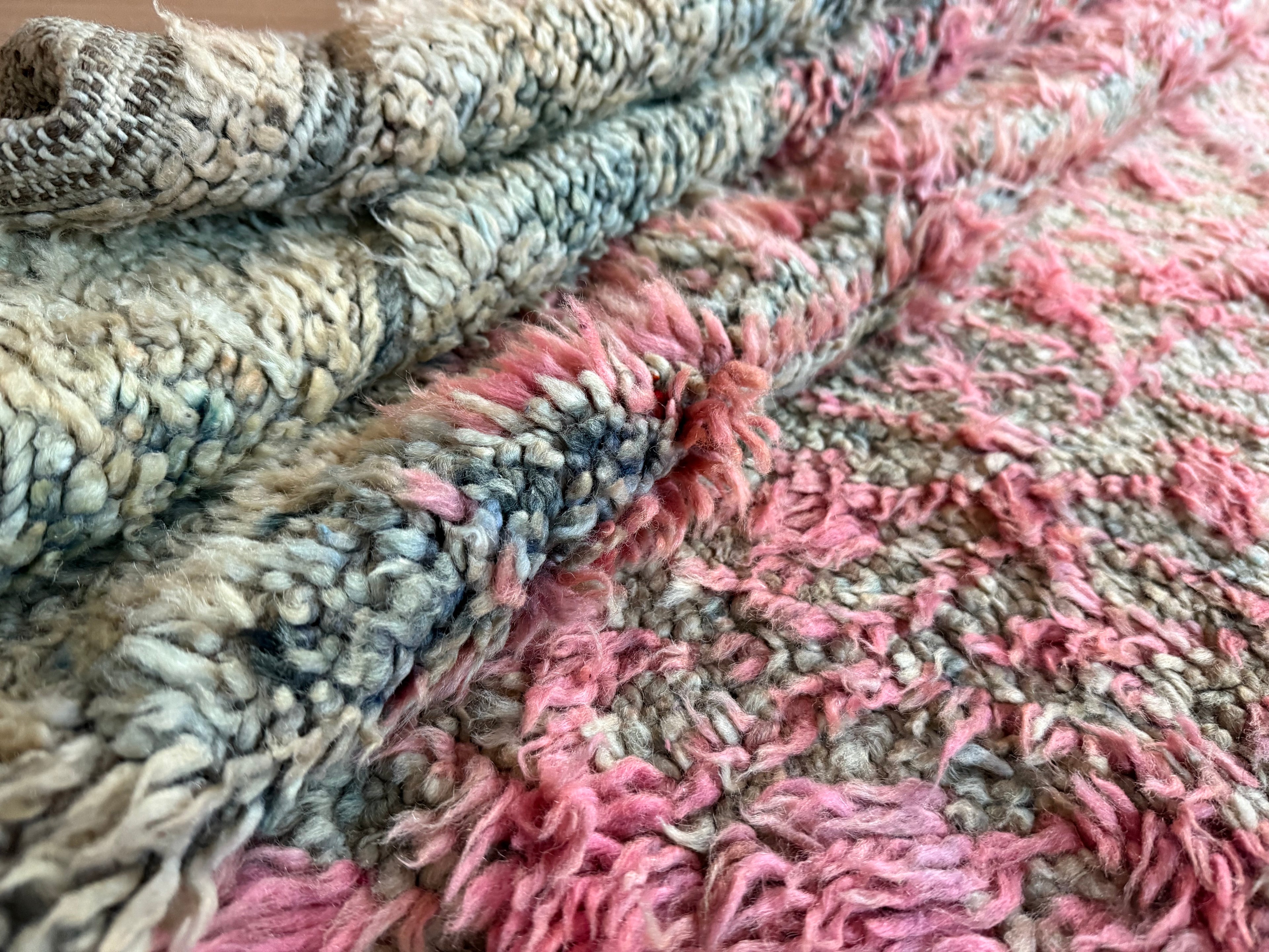 Vintage Marokkaans Berbertapijt – poederroze & salie 290 × 180 cm