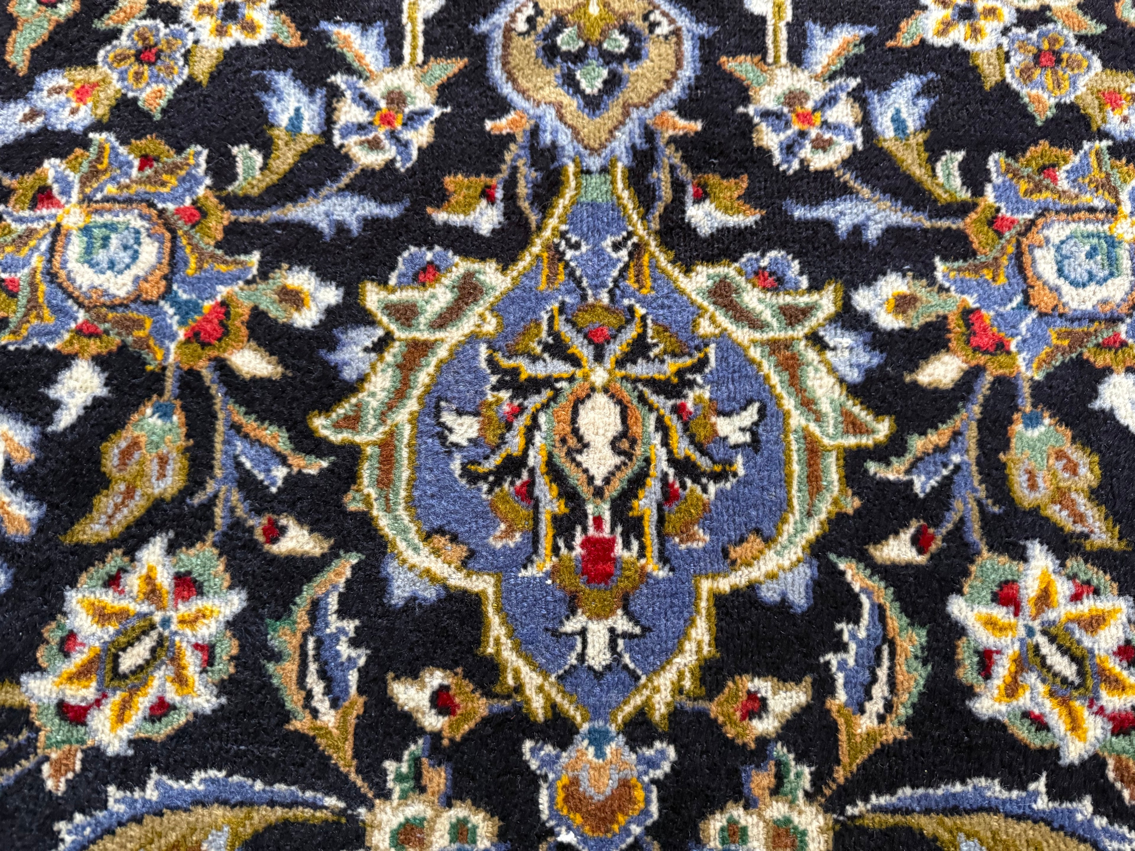 XL vintage medaillon tapijt in nachtblauw & lichtblauw – ca. 408×295 cm