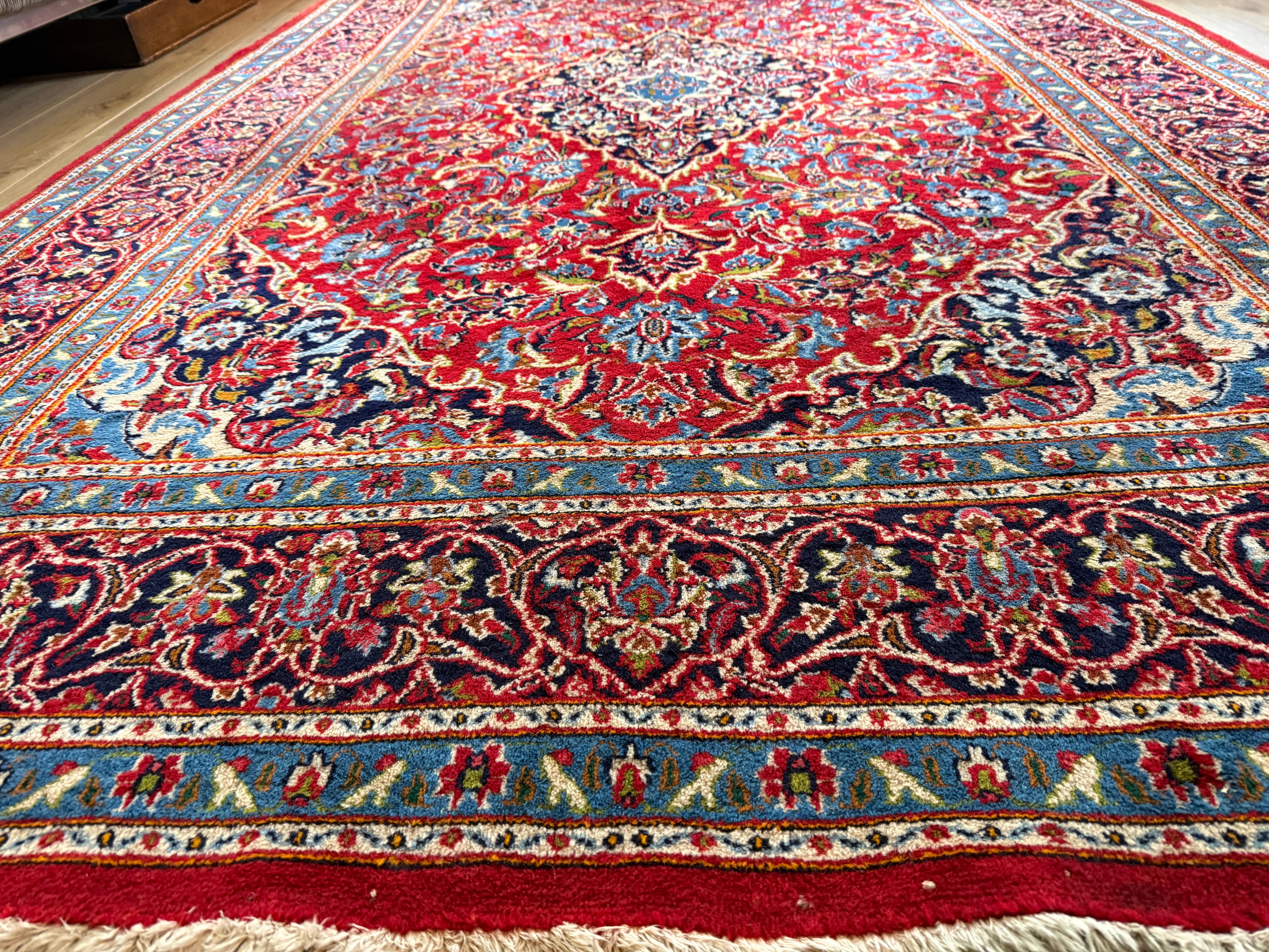 Hand-knotted classic medallion carpet – 295 × 200 cm
