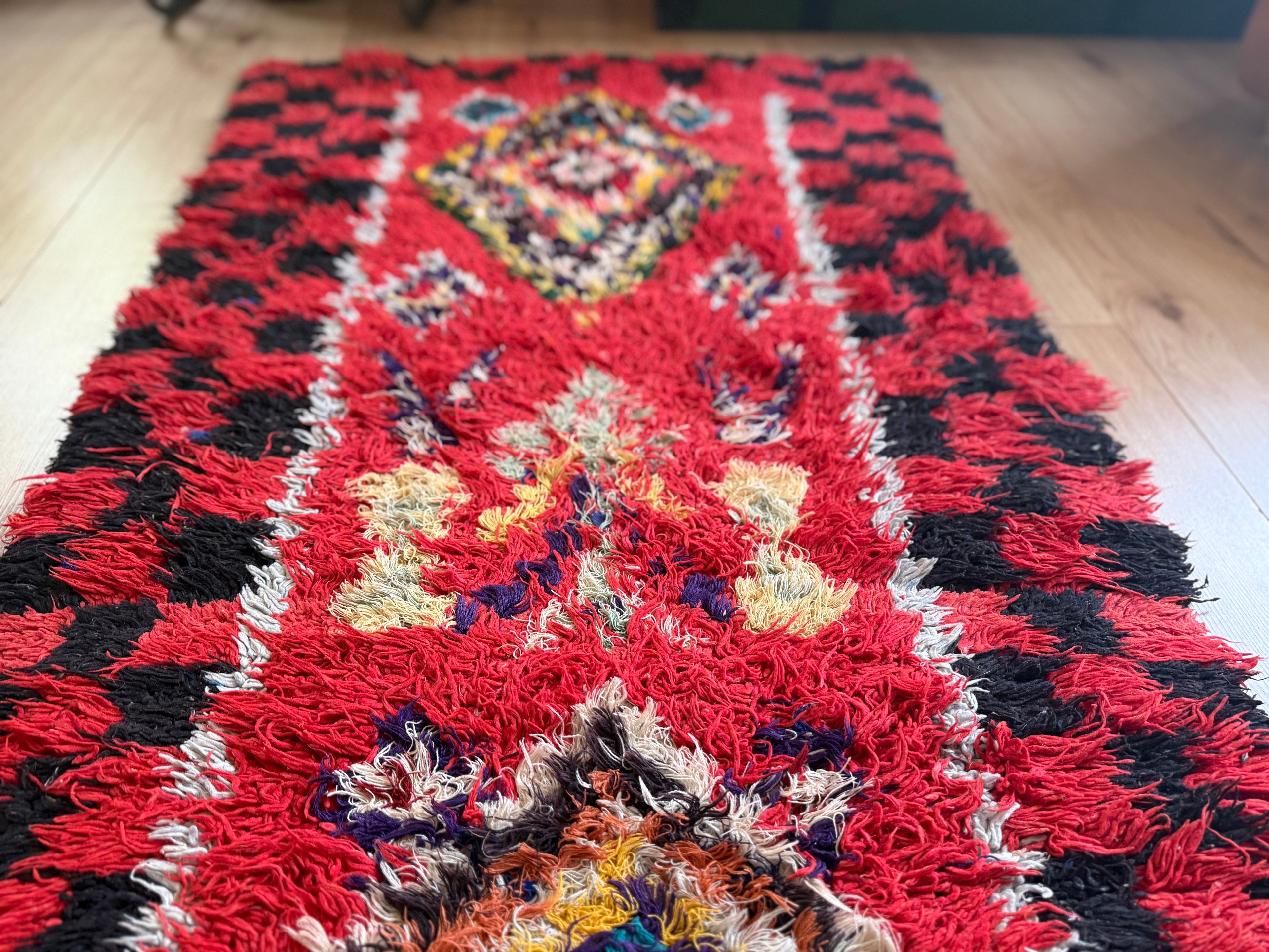 Handgeknoopt vintage tapijt – Boucherouite loper – ca. 295 × 85 cm