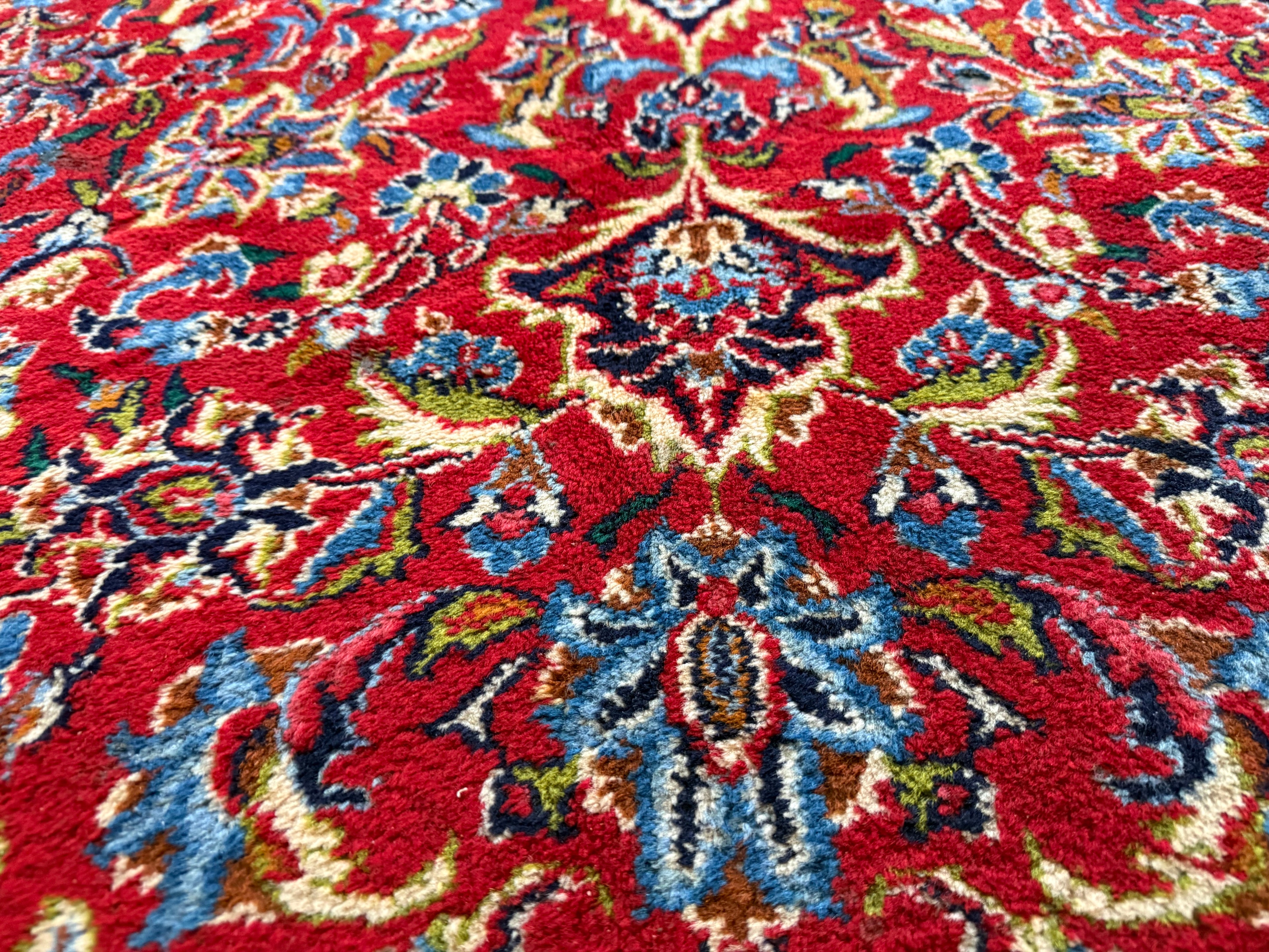 Hand-knotted classic medallion carpet – 295 × 200 cm