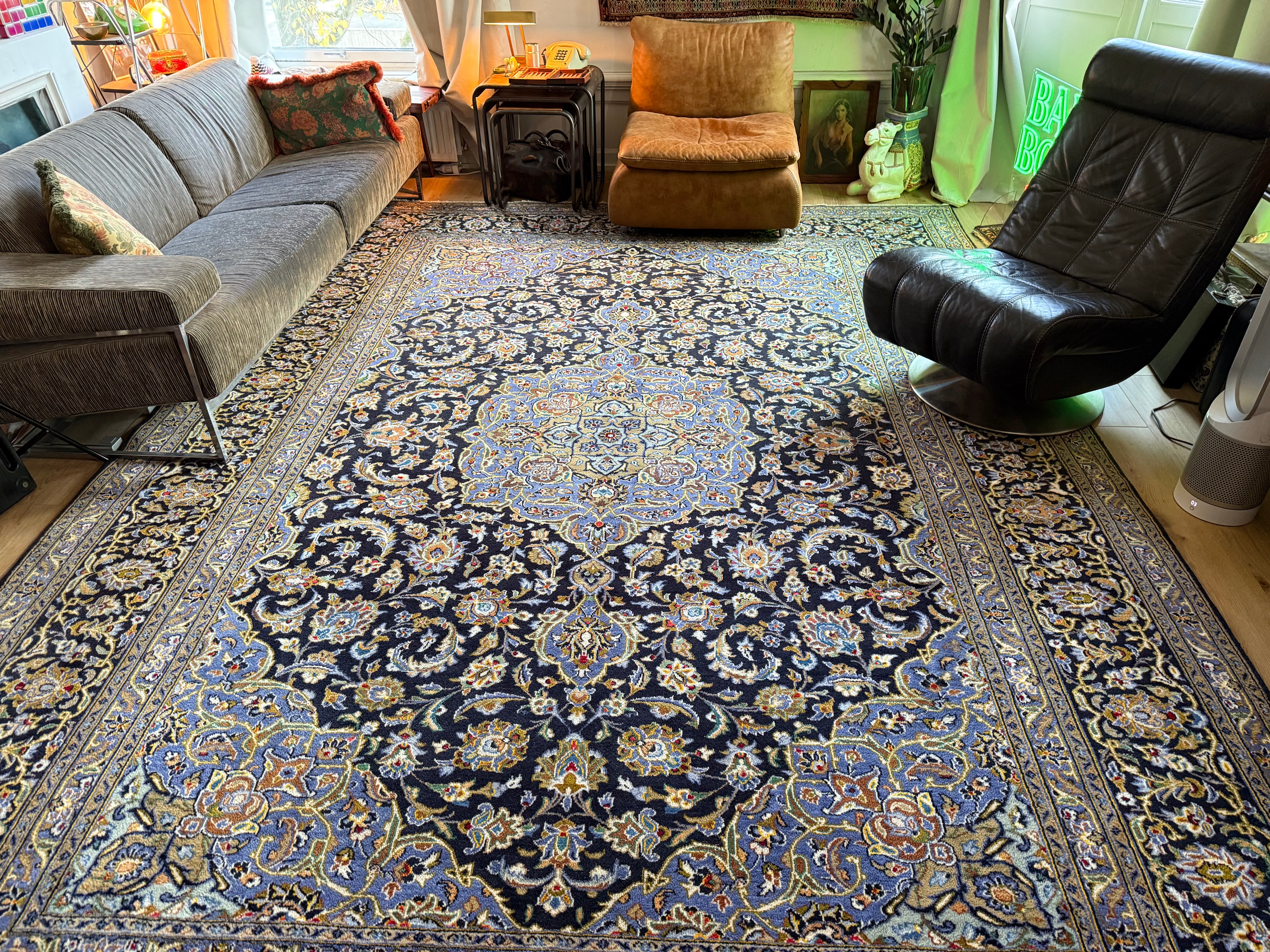 XL vintage medaillon tapijt in nachtblauw & lichtblauw – ca. 408×295 cm