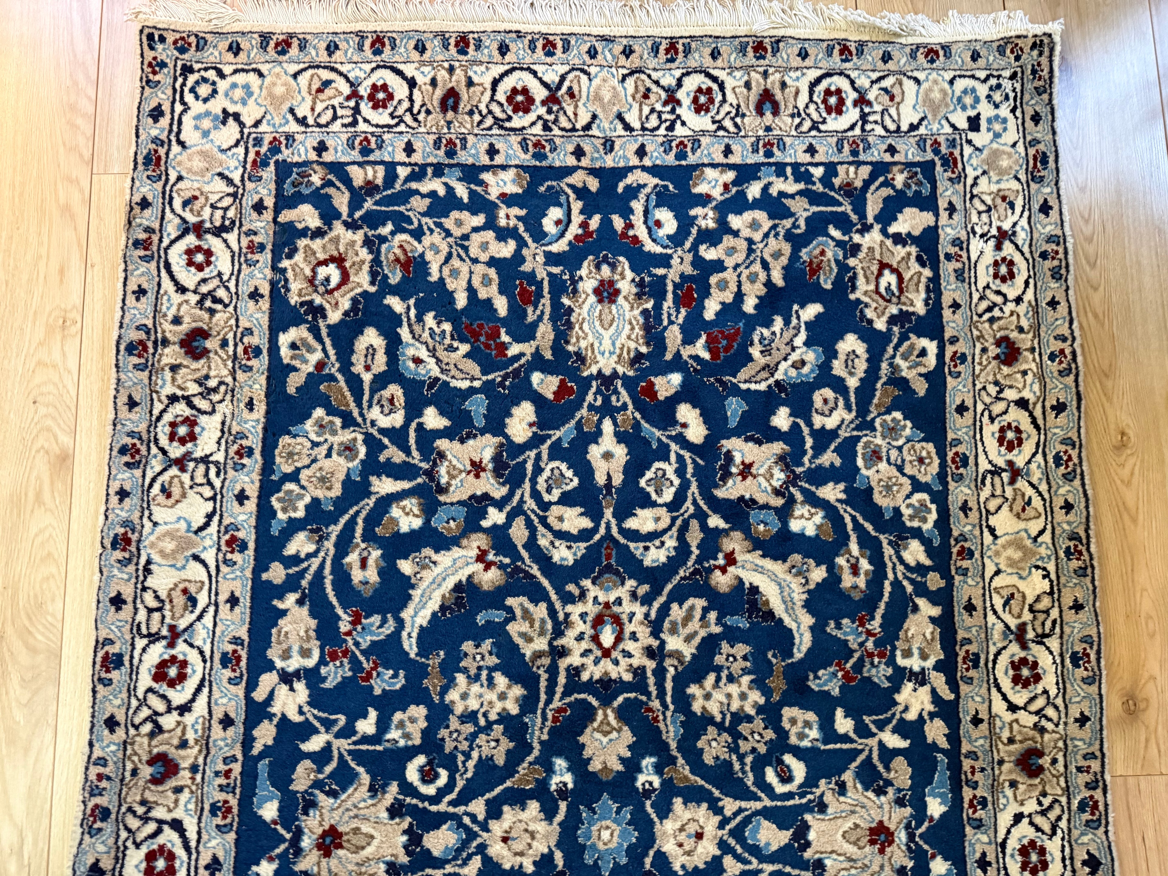 Tapete vintage feito à mão em estilo Nain – 208 × 117 cm