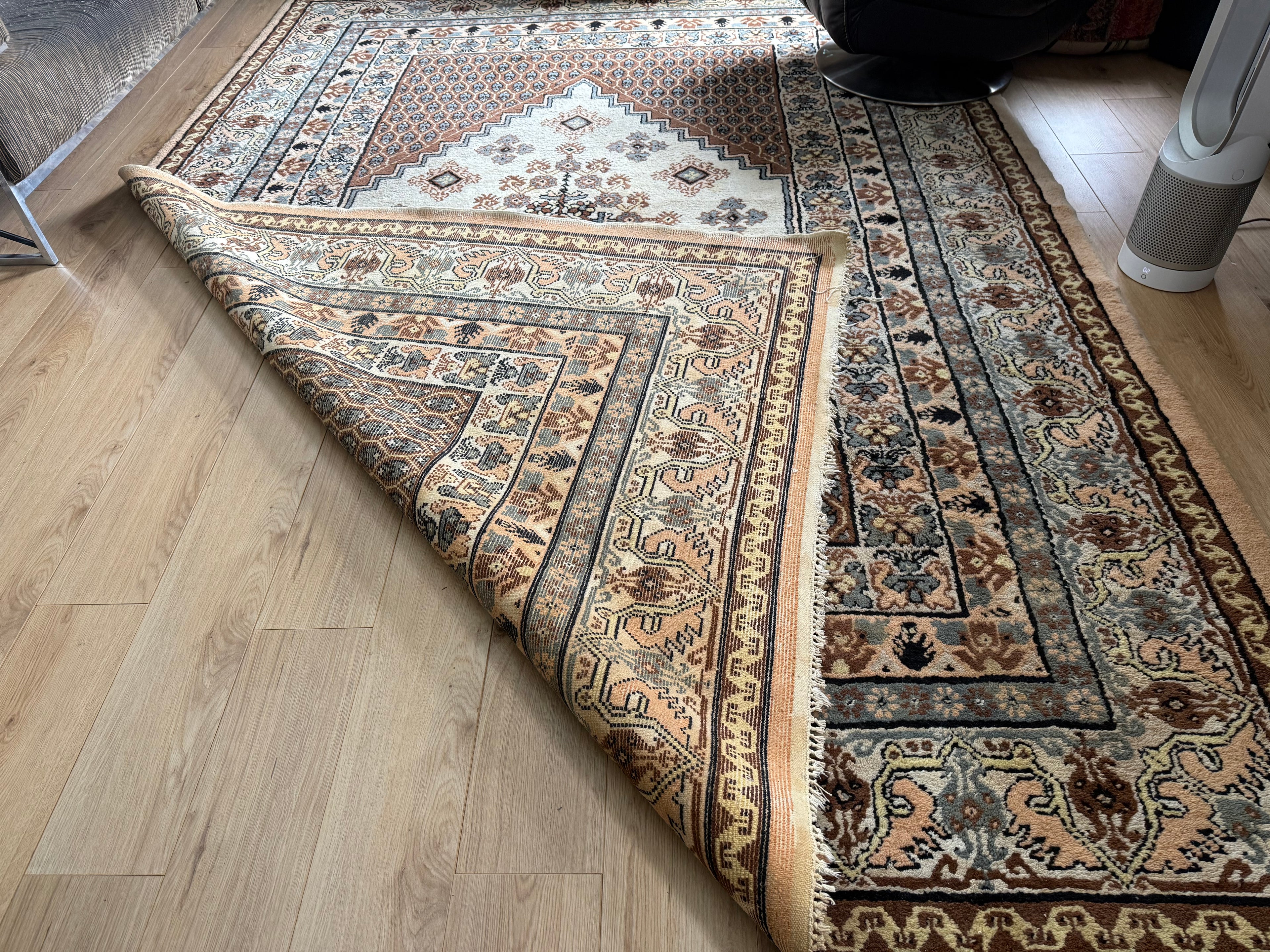 Handgeknoopt oosters tapijt – ca. 352 × 247 cm (lichten verkleuringen middenstuk)