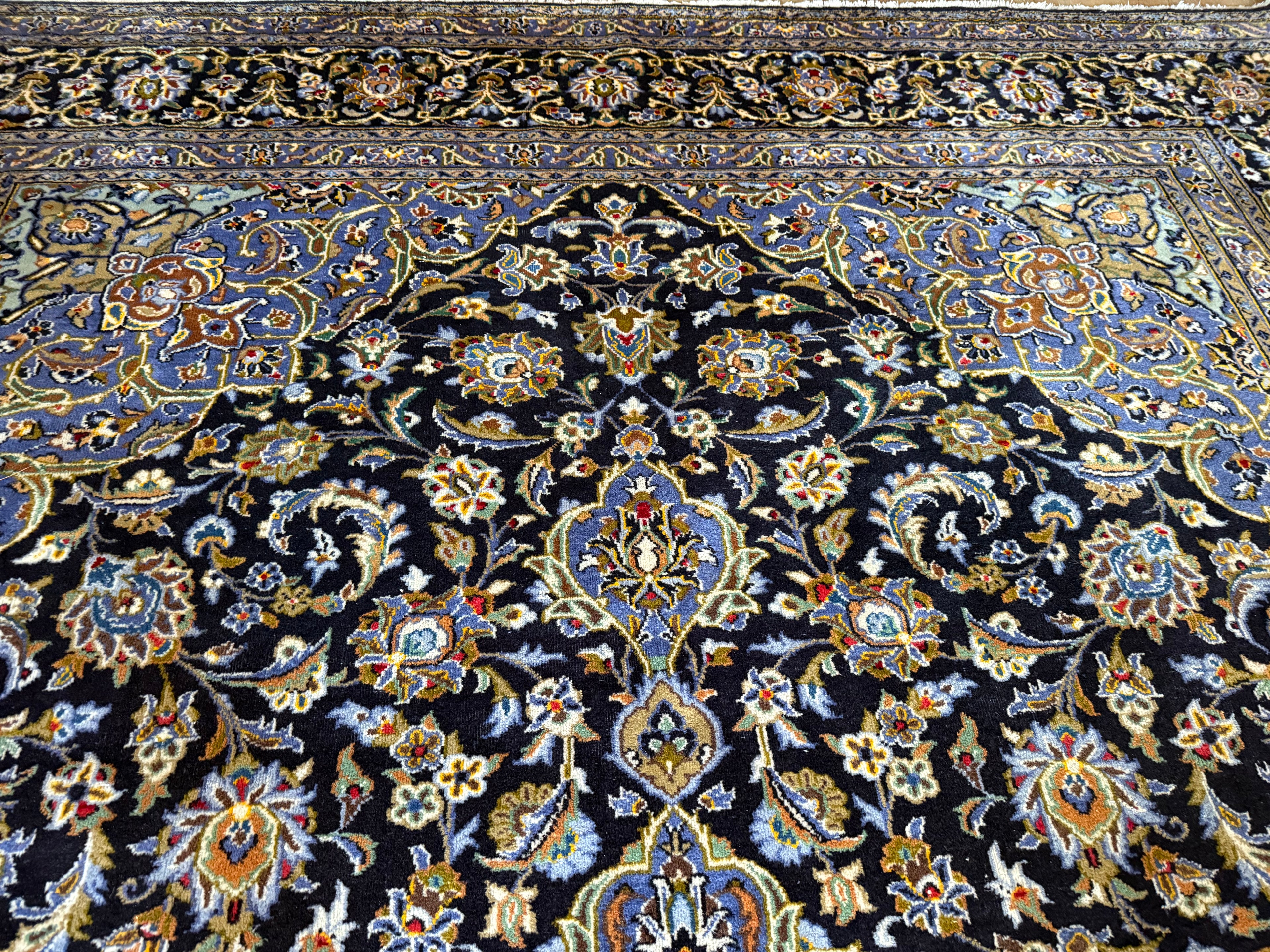 XL vintage medaillon tapijt in nachtblauw & lichtblauw – ca. 408×295 cm