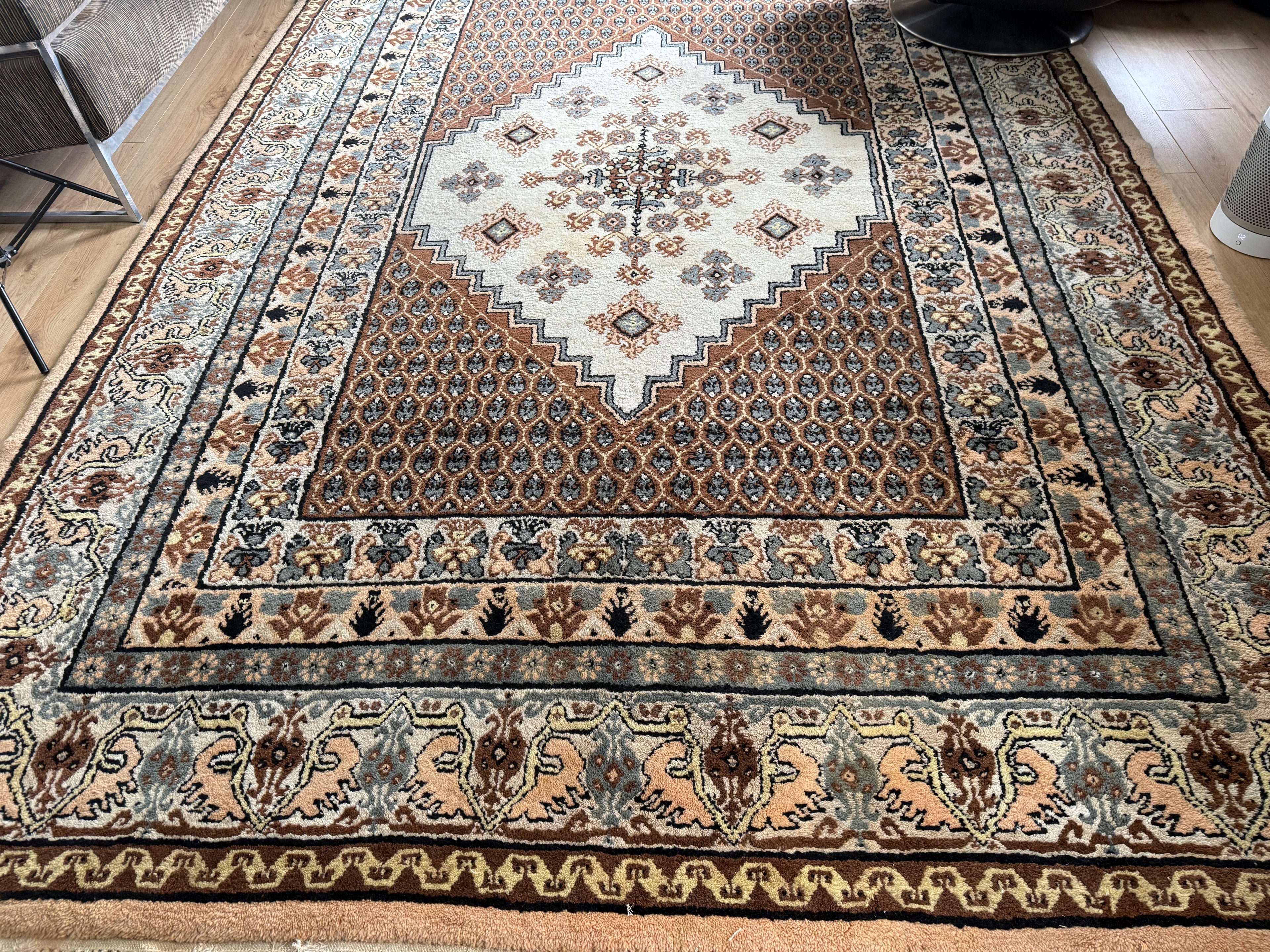 Handgeknoopt oosters tapijt – ca. 352 × 247 cm (lichten verkleuringen middenstuk)