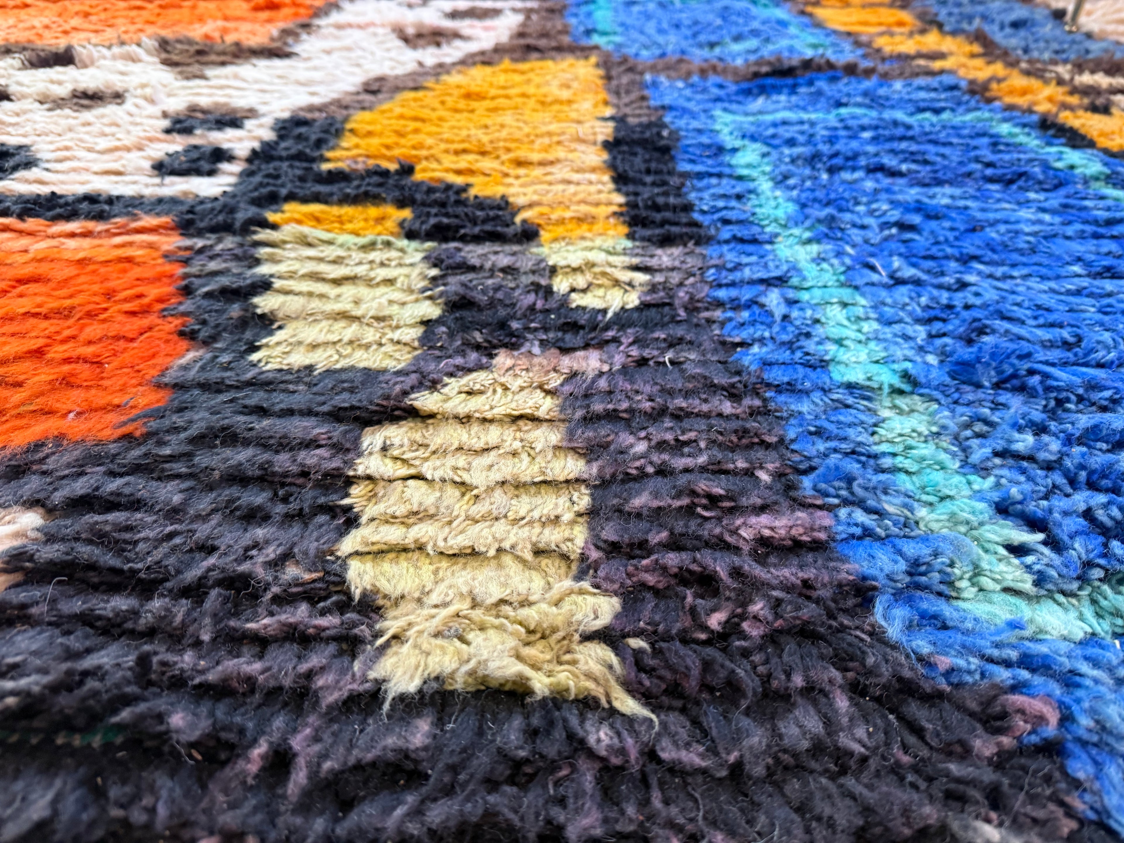 Vintage Abstract Moroccan Rug – Sculptural Wool Statement Piece (354 × 268 cm)