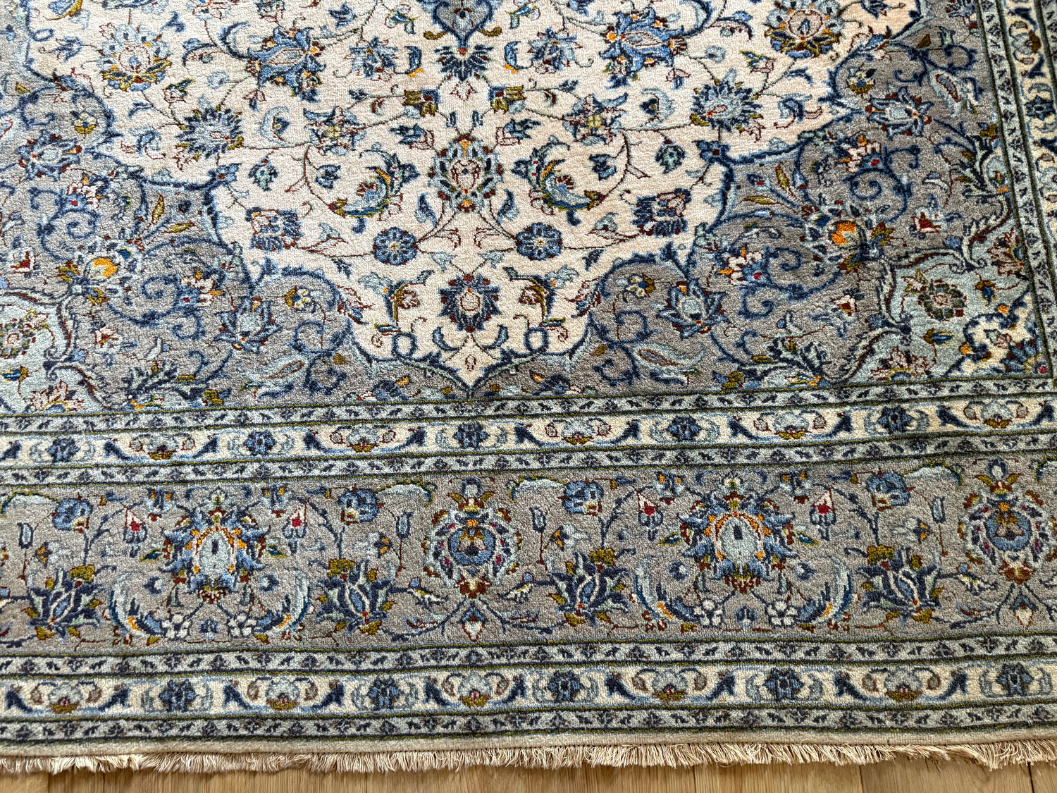 Alfombra vintage anudada a mano – Clara y elegante – aprox. 365 × 245 cm