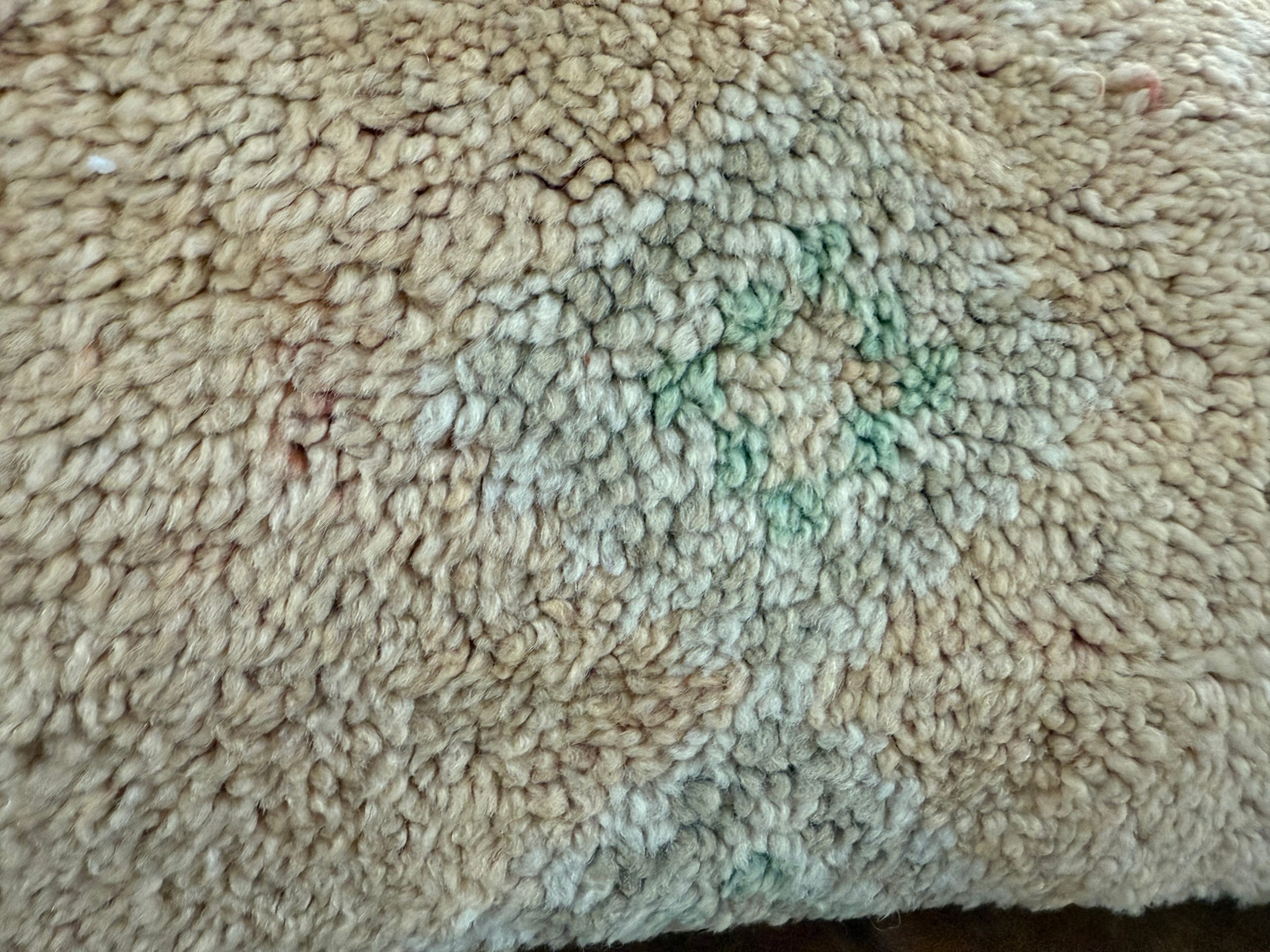 Handgemaakt kussen van een vintage Marokkaans tapijt – ca. 60 × 40 cm