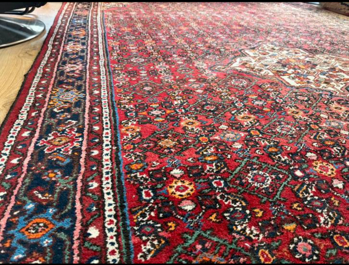 Hand-knotted vintage rug – Sun-kissed patina approx. 306 × 207 cm