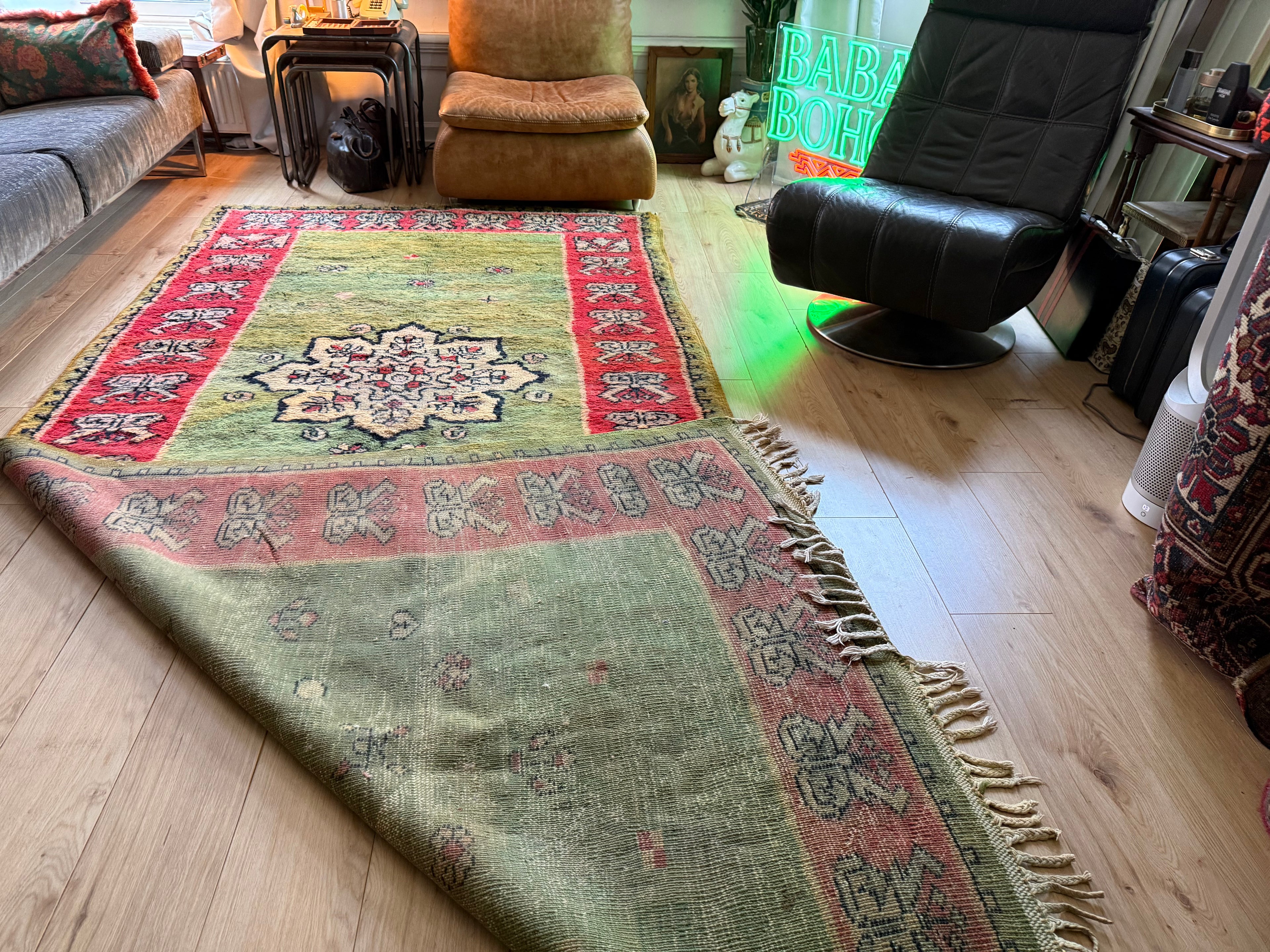 Vintage Marokkaans tapijt met zeldzaam groen veld – handgeknoopt wol (362 × 172 cm)