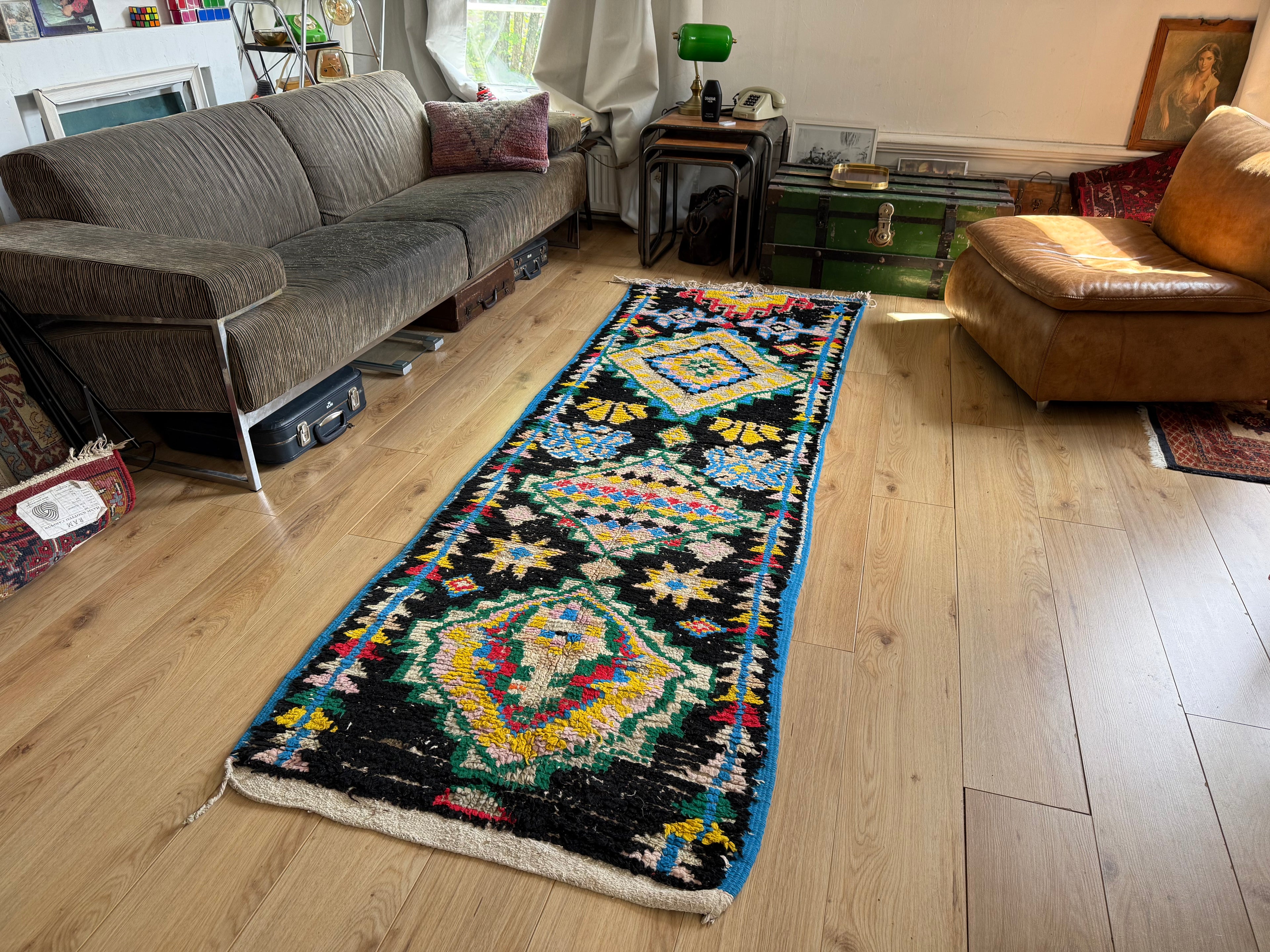 Handgeknoopt vintage tapijt Boucherouite loper uit Marokko– ca. 277 × 88 cm