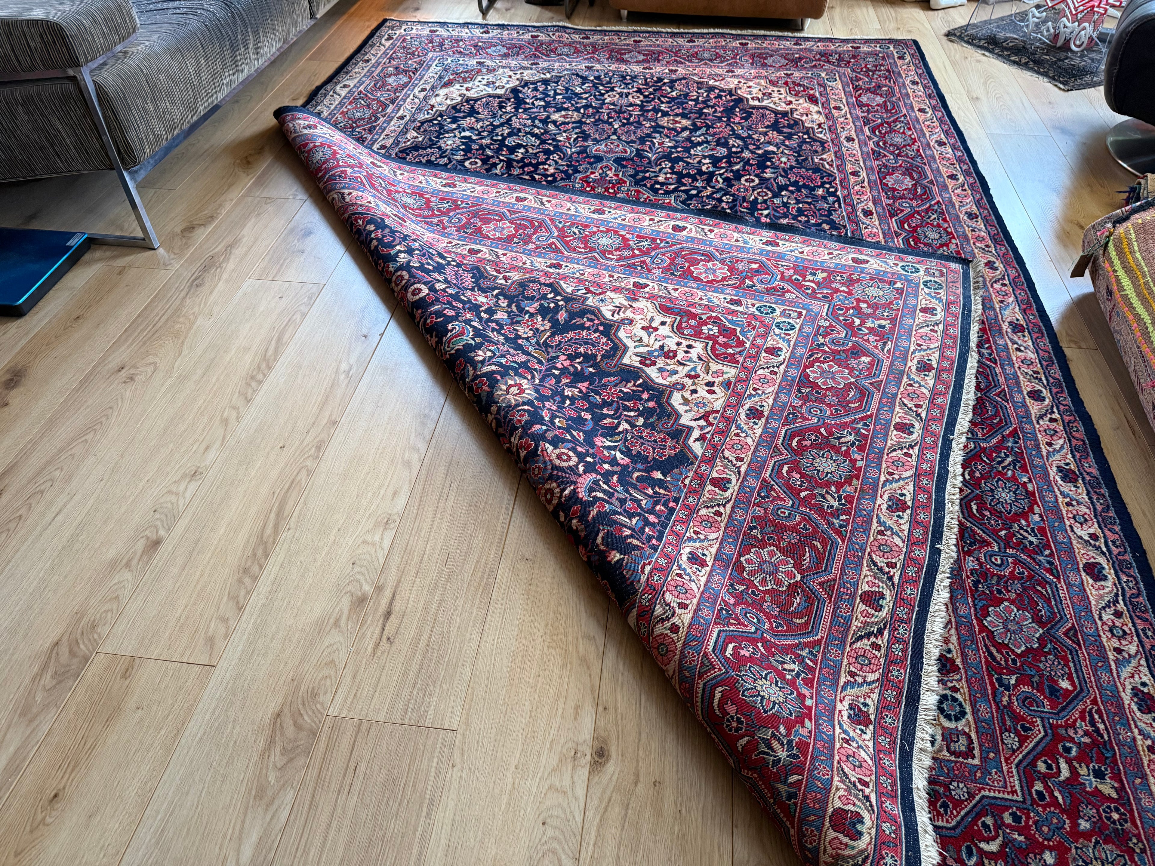 Monumentaal vintage tapijt met klassiek medaillon – 321 × 213 cm