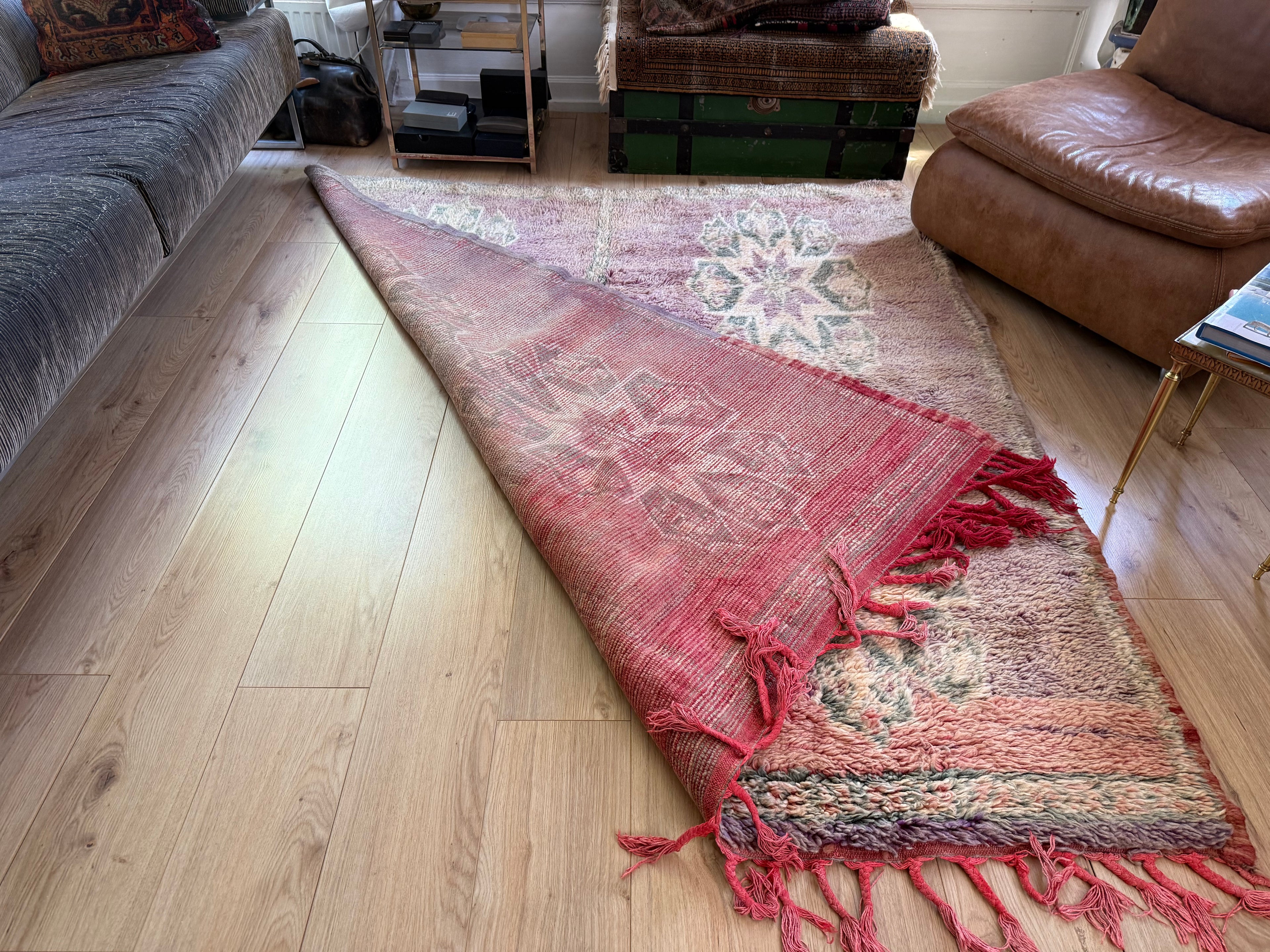 Vintage high-pile wool rug in soft pastel tones – 222 × 184 cm