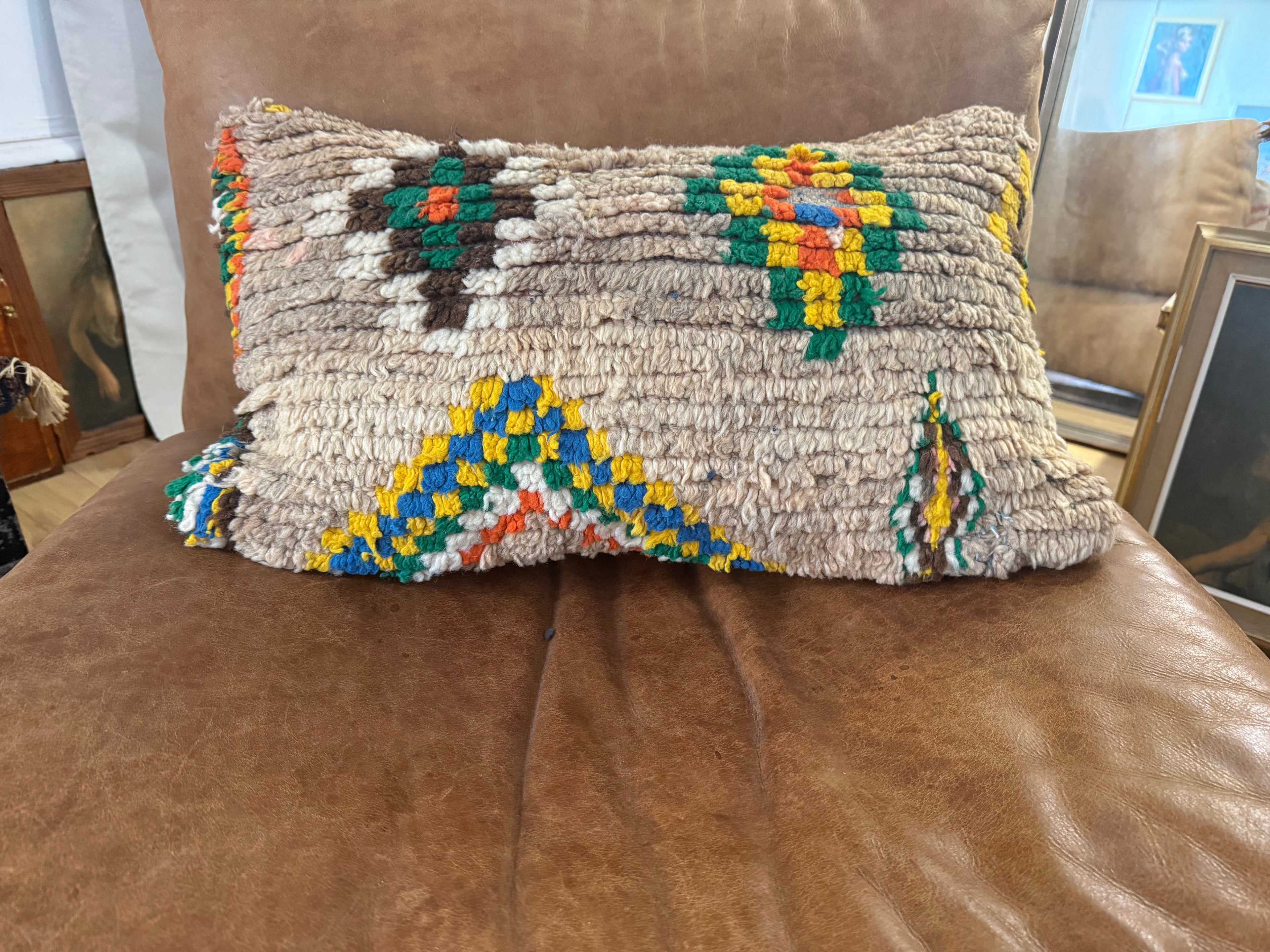 Handgemaakt kussen van een vintage Marokkaans tapijt – ca. 50 × 40 cm