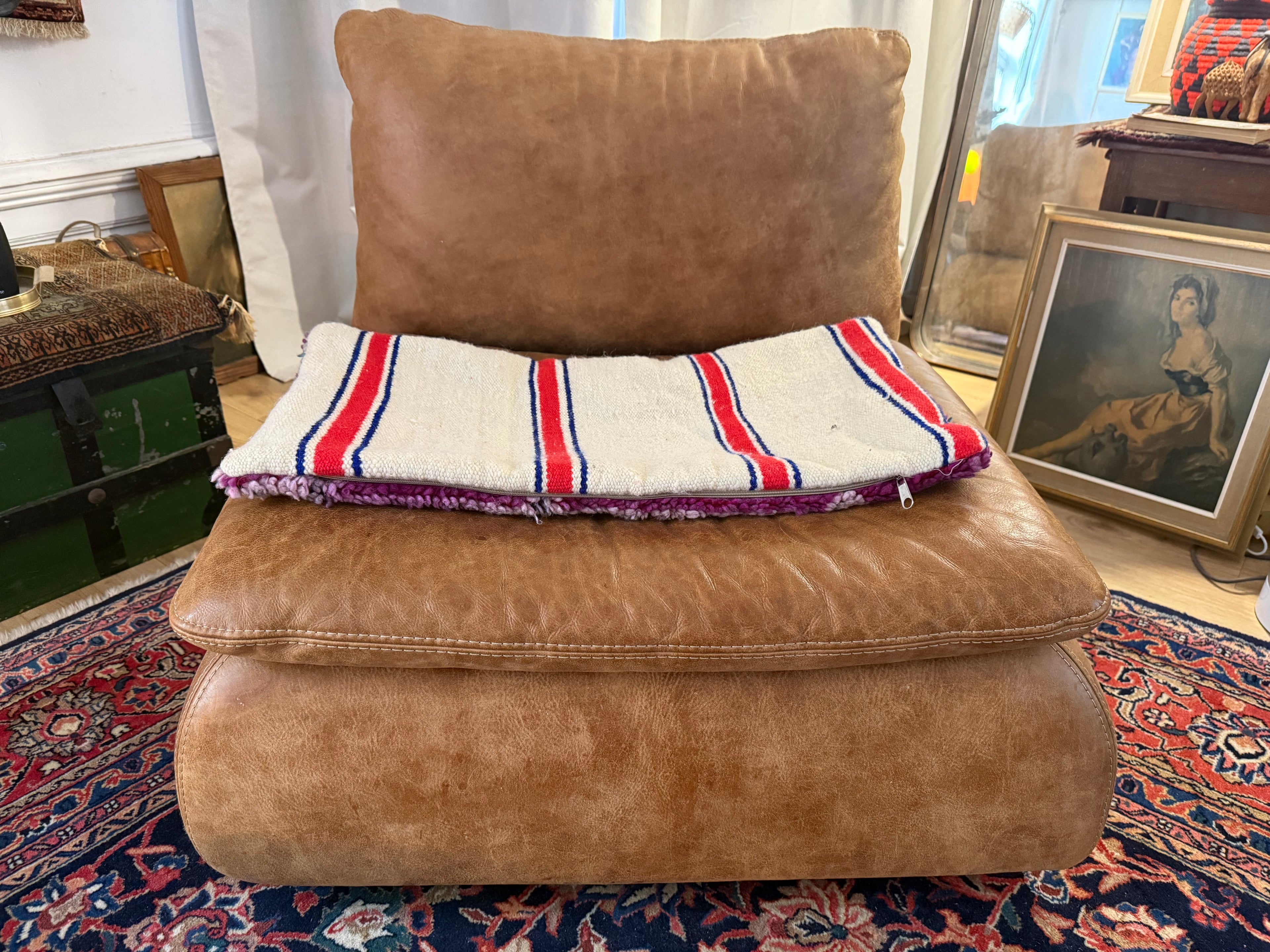 Handgemaakt kussen van een vintage Marokkaans tapijt – ca. 60 × 40 cm