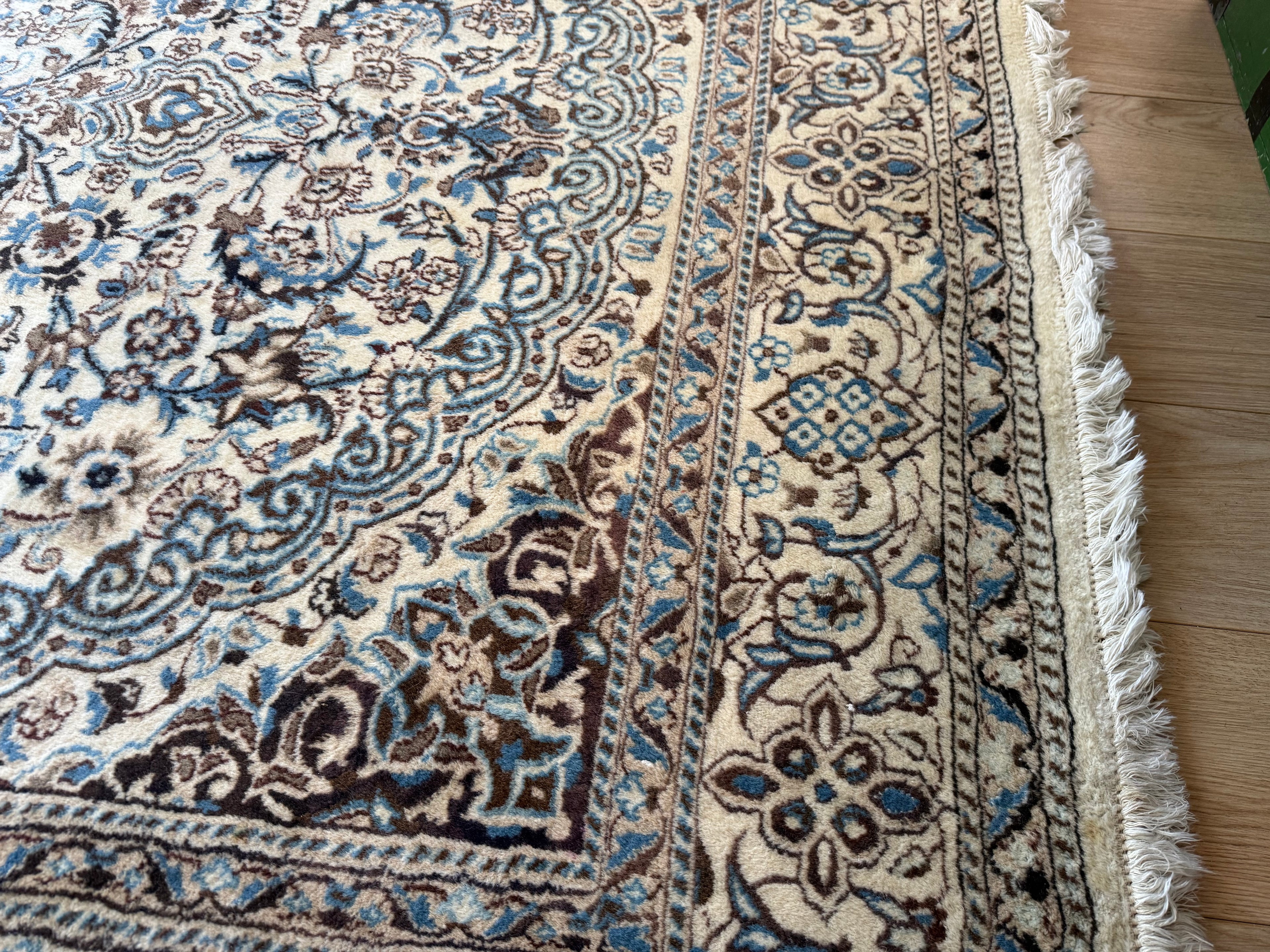 Hand-knotted vintage Nain rug – 300 × 201 cm